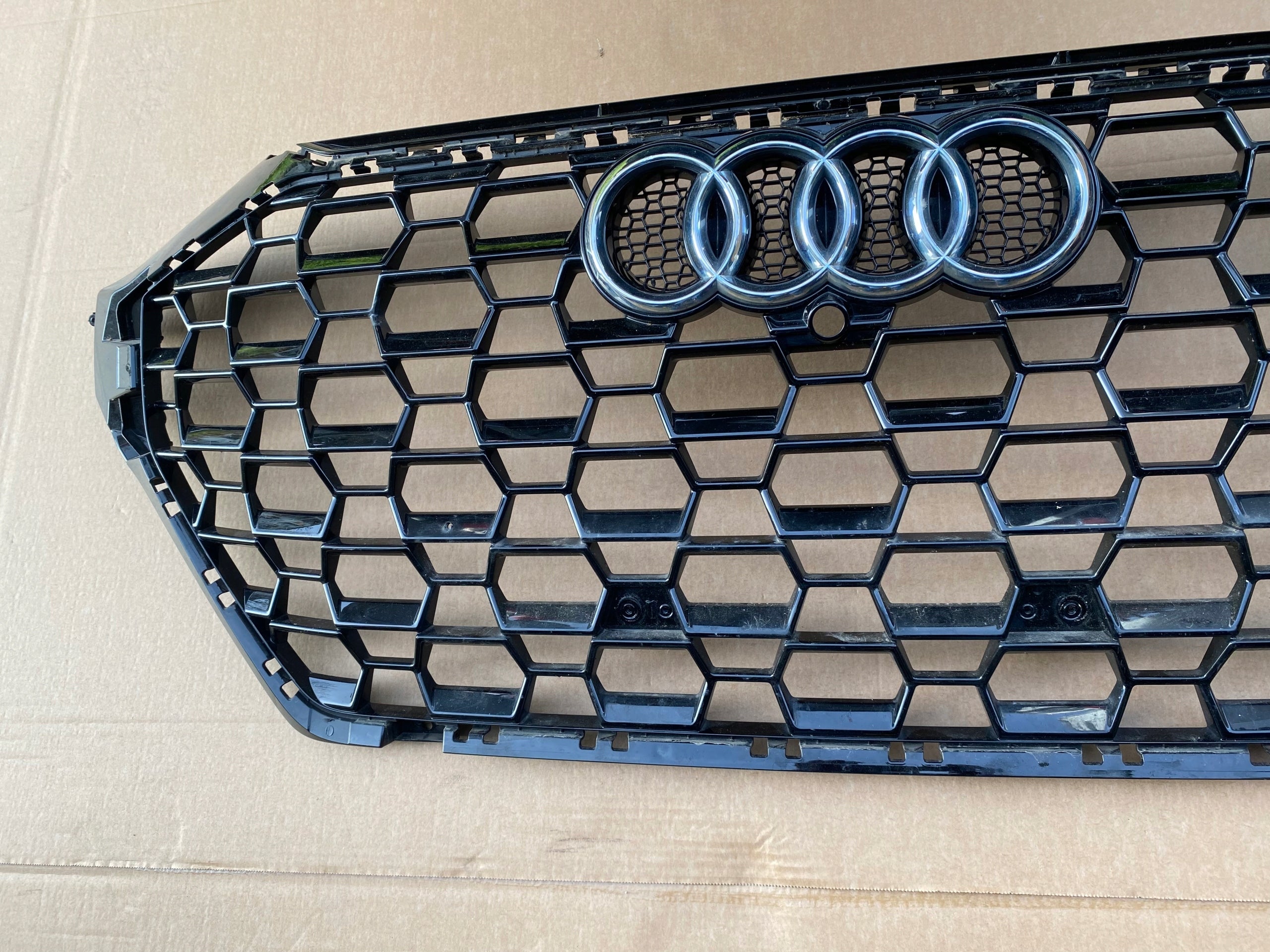 Kühlergrill Audi RS Q3 A8 FRONTGRILL 83A853651D8 Kühlergitter