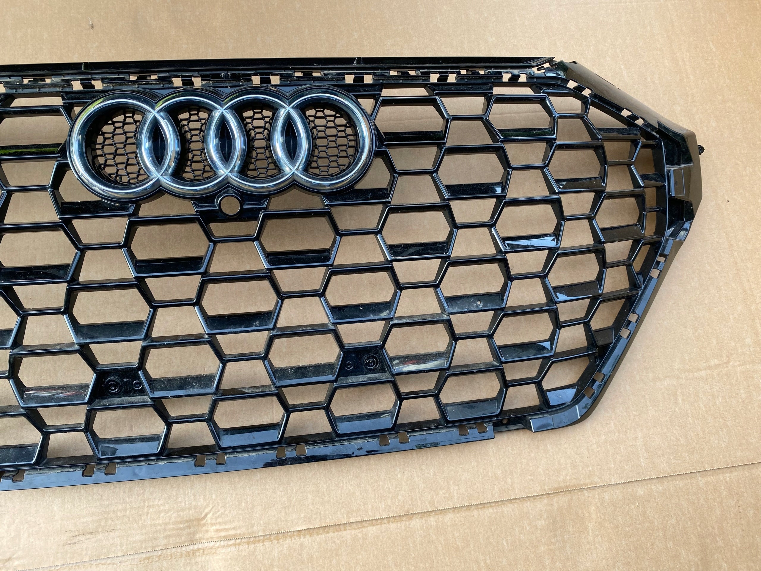 Kühlergrill Audi RS Q3 A8 FRONTGRILL 83A853651D8 Kühlergitter