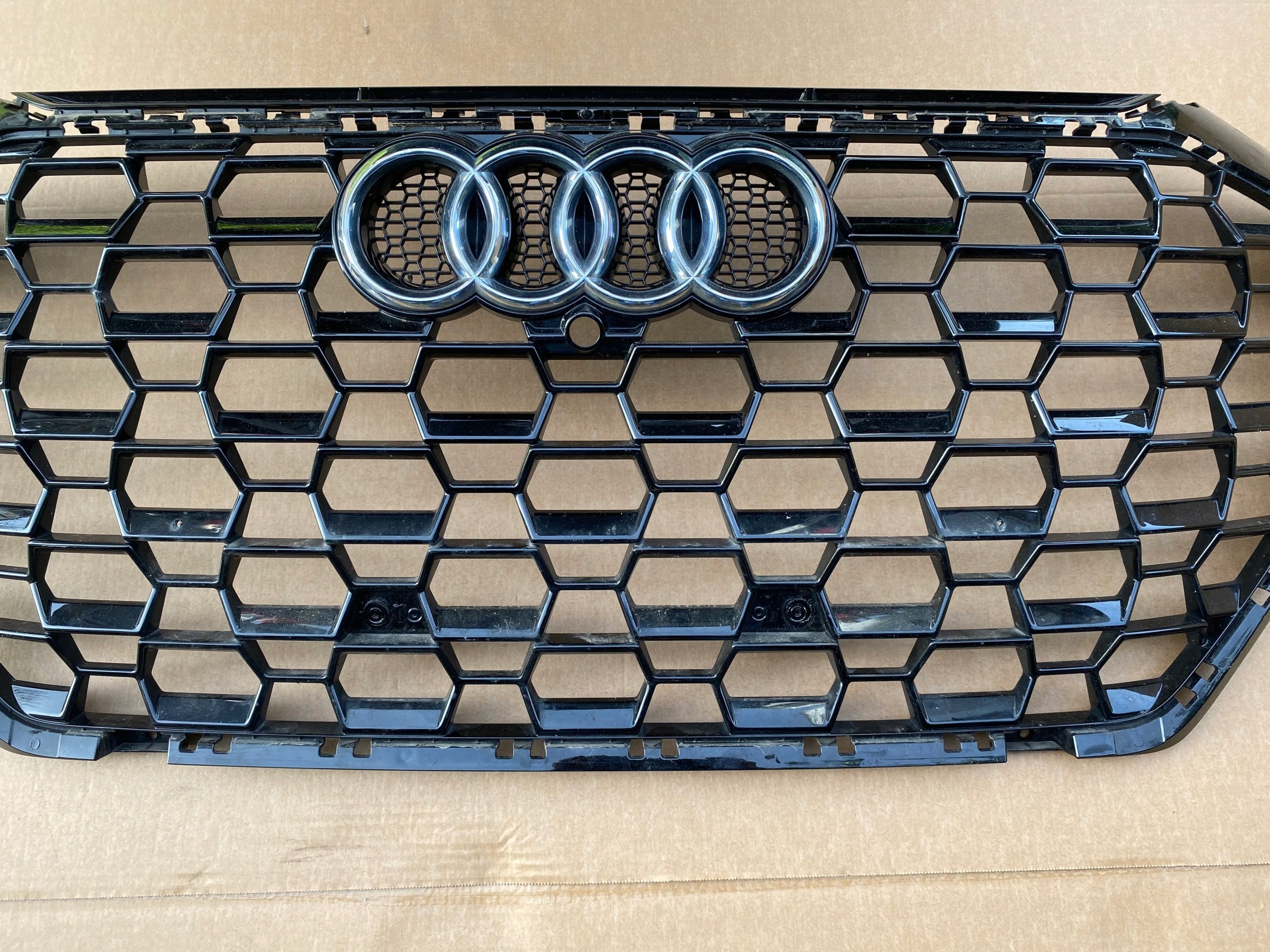 Kühlergrill Audi RS Q3 A8 FRONTGRILL 83A853651D8 Kühlergitter