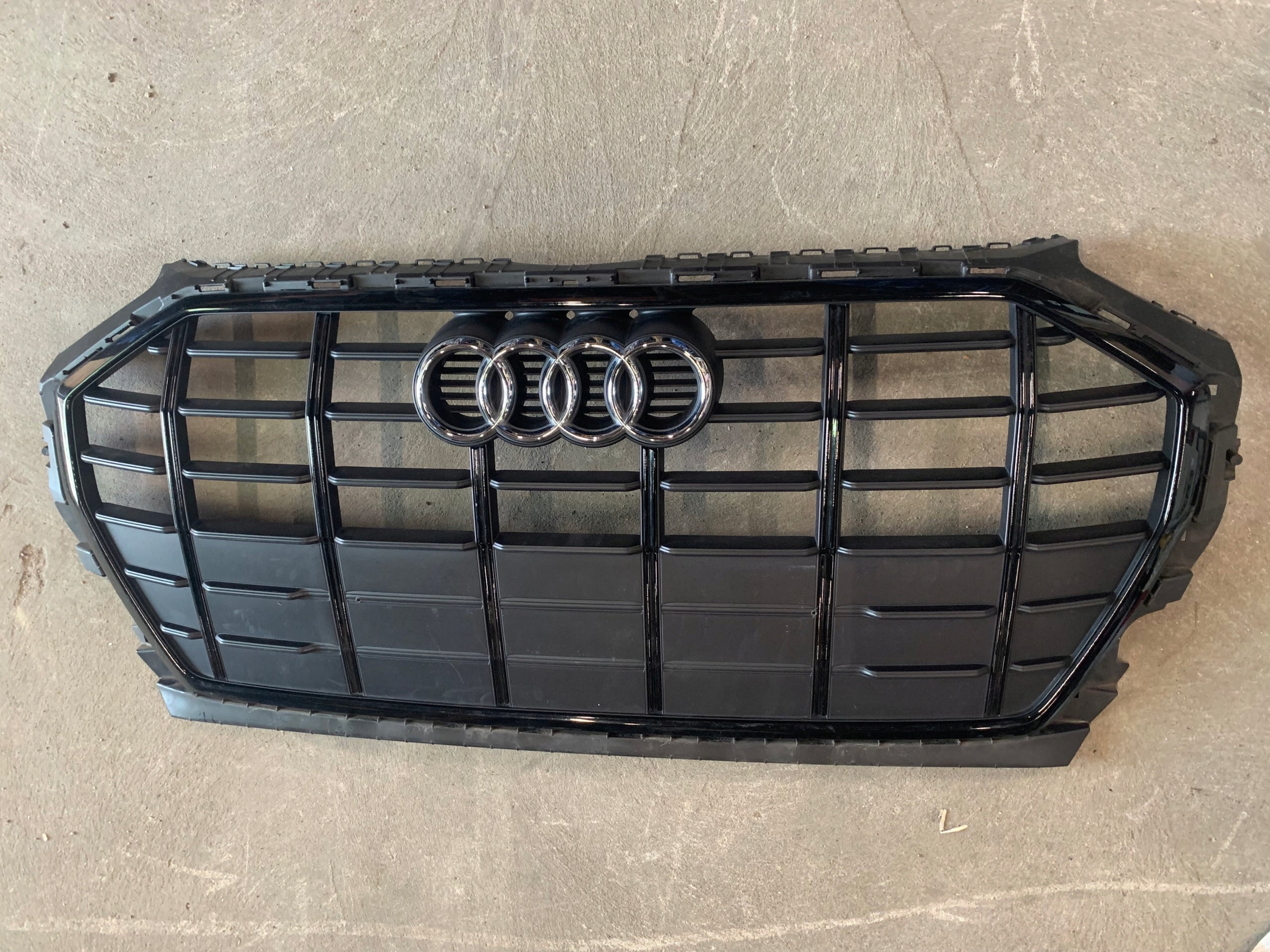 Kühlergrill Audi A8 Q5 FRONTGRILL 80A853651 Kühlergitter