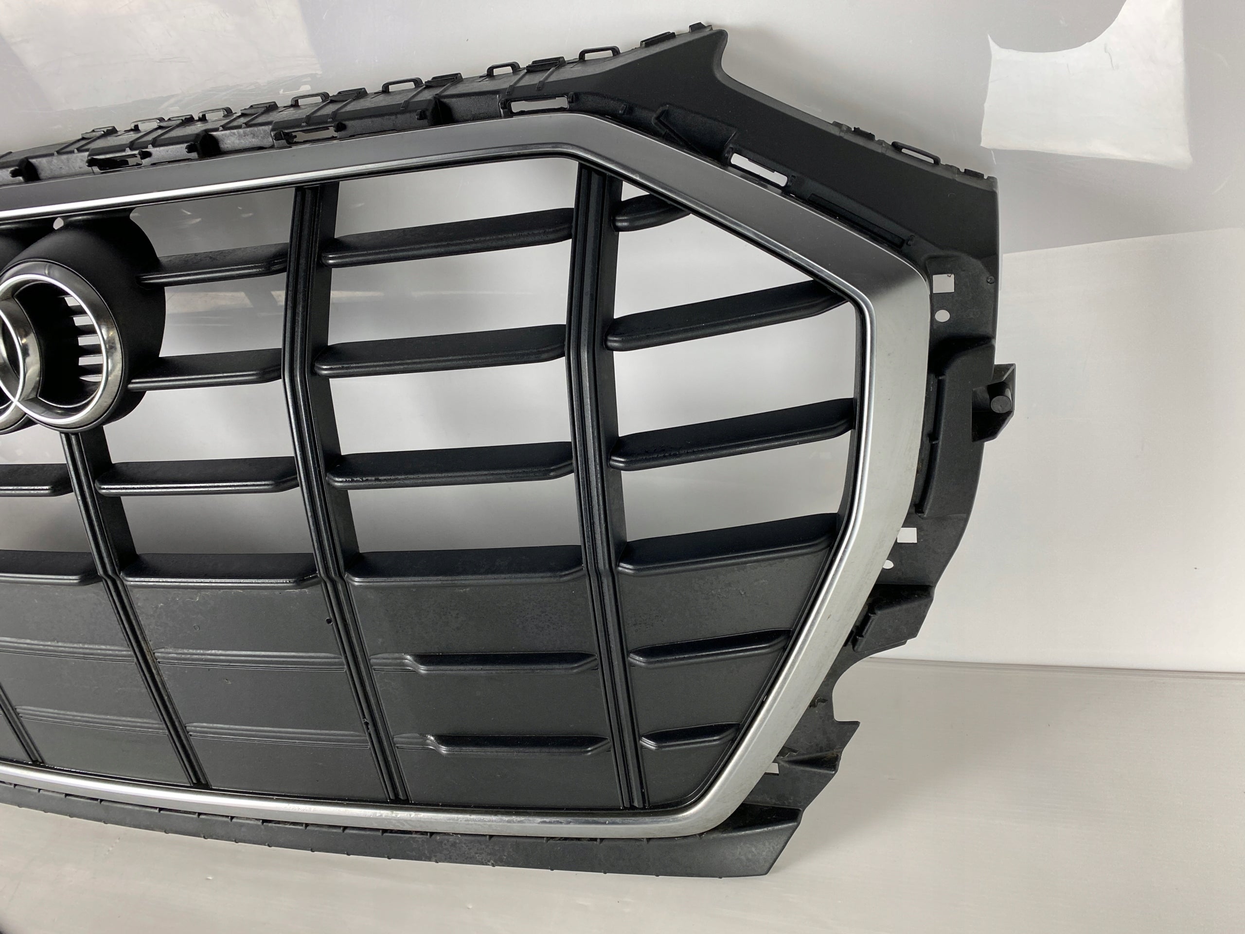 Kühlergrill Audi A8 Q5 FRONTGRILL 80A853651 Kühlergitter