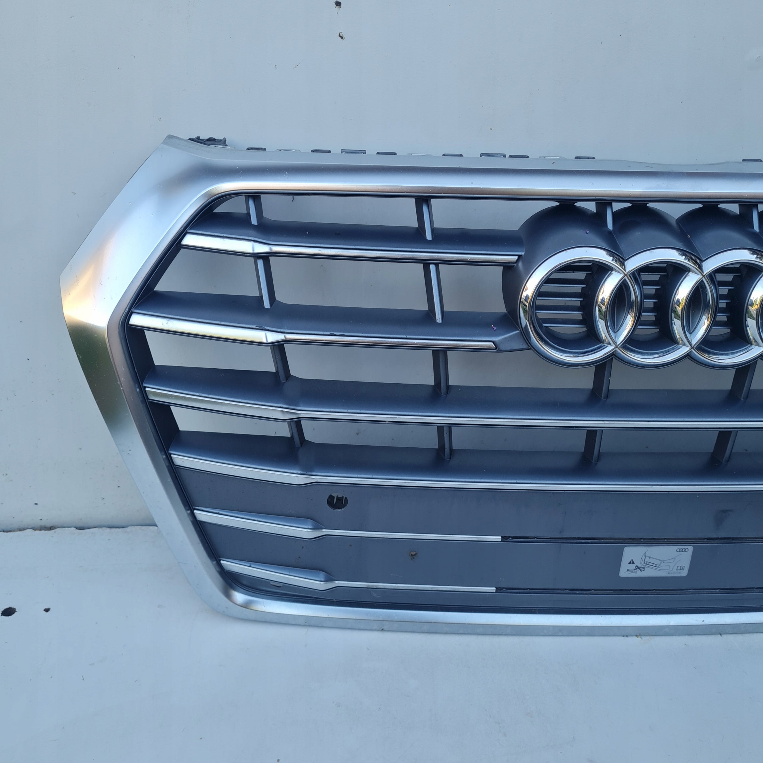 Kühlergrill Audi Q5 A8 FRONTGRILL 80A853651C8 Kühlergitter