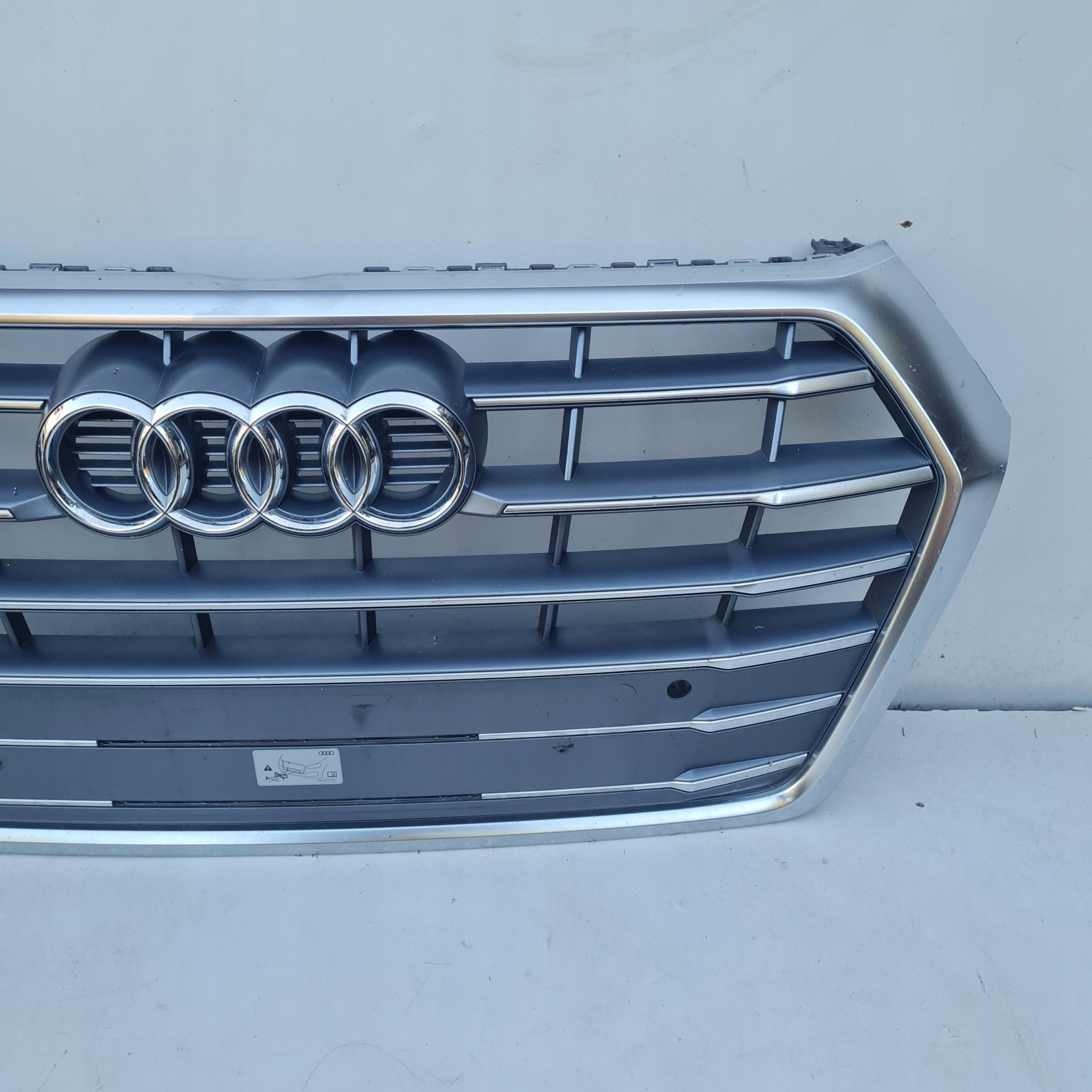 Kühlergrill Audi Q5 A8 FRONTGRILL 80A853651C8 Kühlergitter