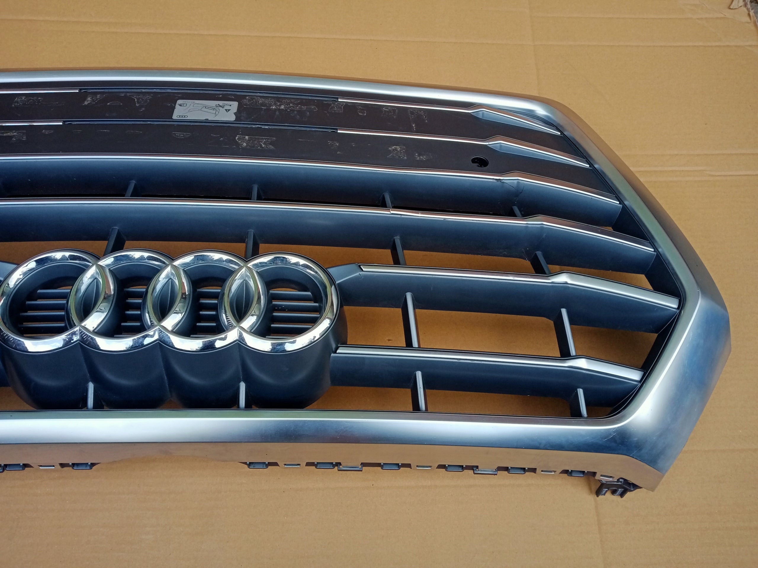 Kühlergrill Audi Q5 A8 FRONTGRILL 80A853651CQ Kühlergitter