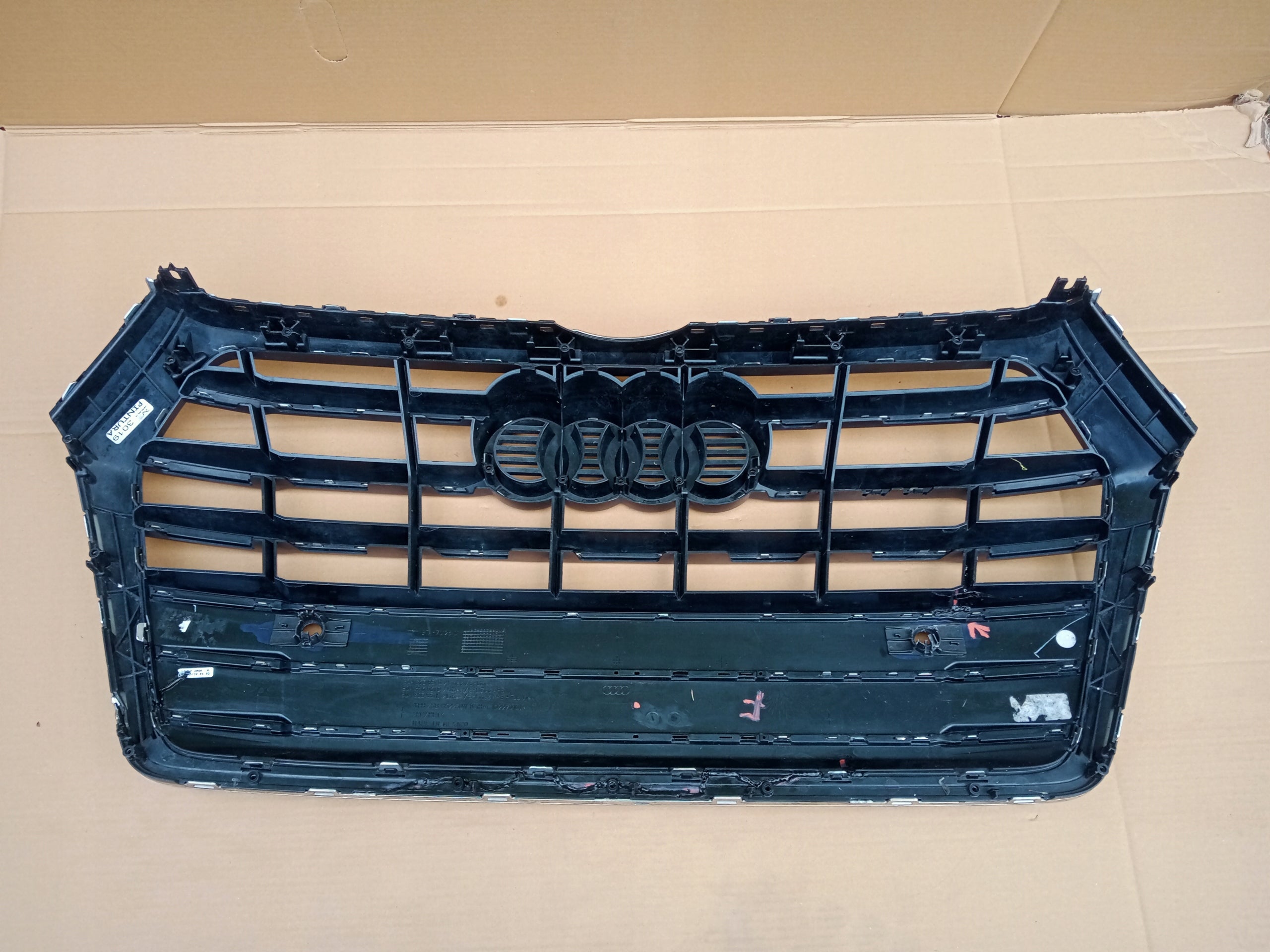 Kühlergrill Audi Q5 A8 FRONTGRILL 80A853651CQ Kühlergitter