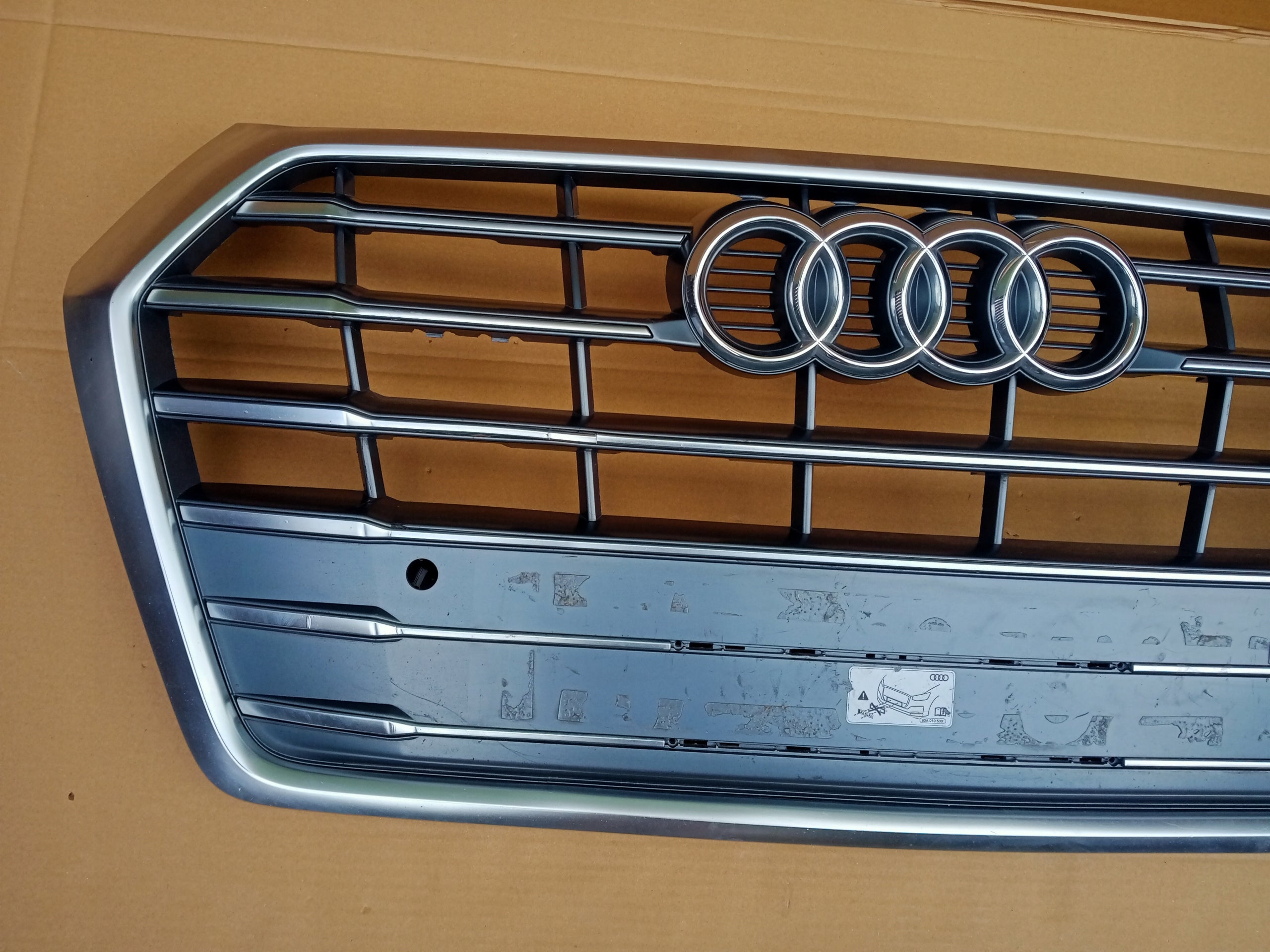 Kühlergrill Audi Q5 A8 FRONTGRILL 80A853651CQ Kühlergitter