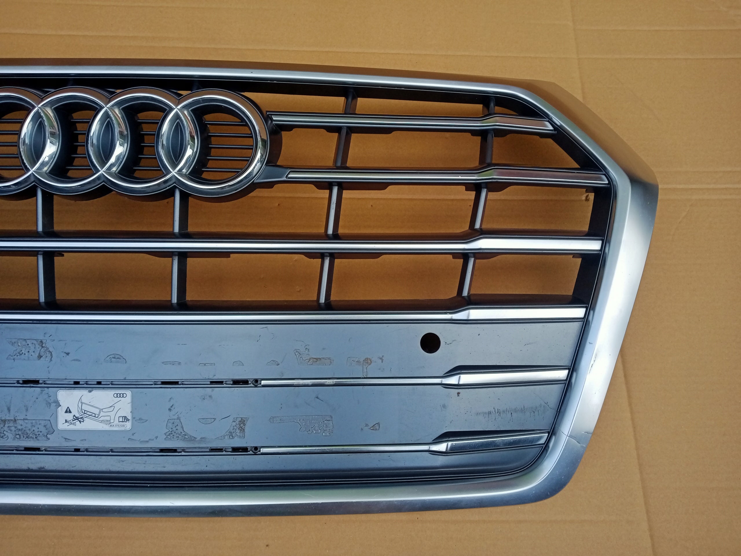 Kühlergrill Audi Q5 A8 FRONTGRILL 80A853651CQ Kühlergitter