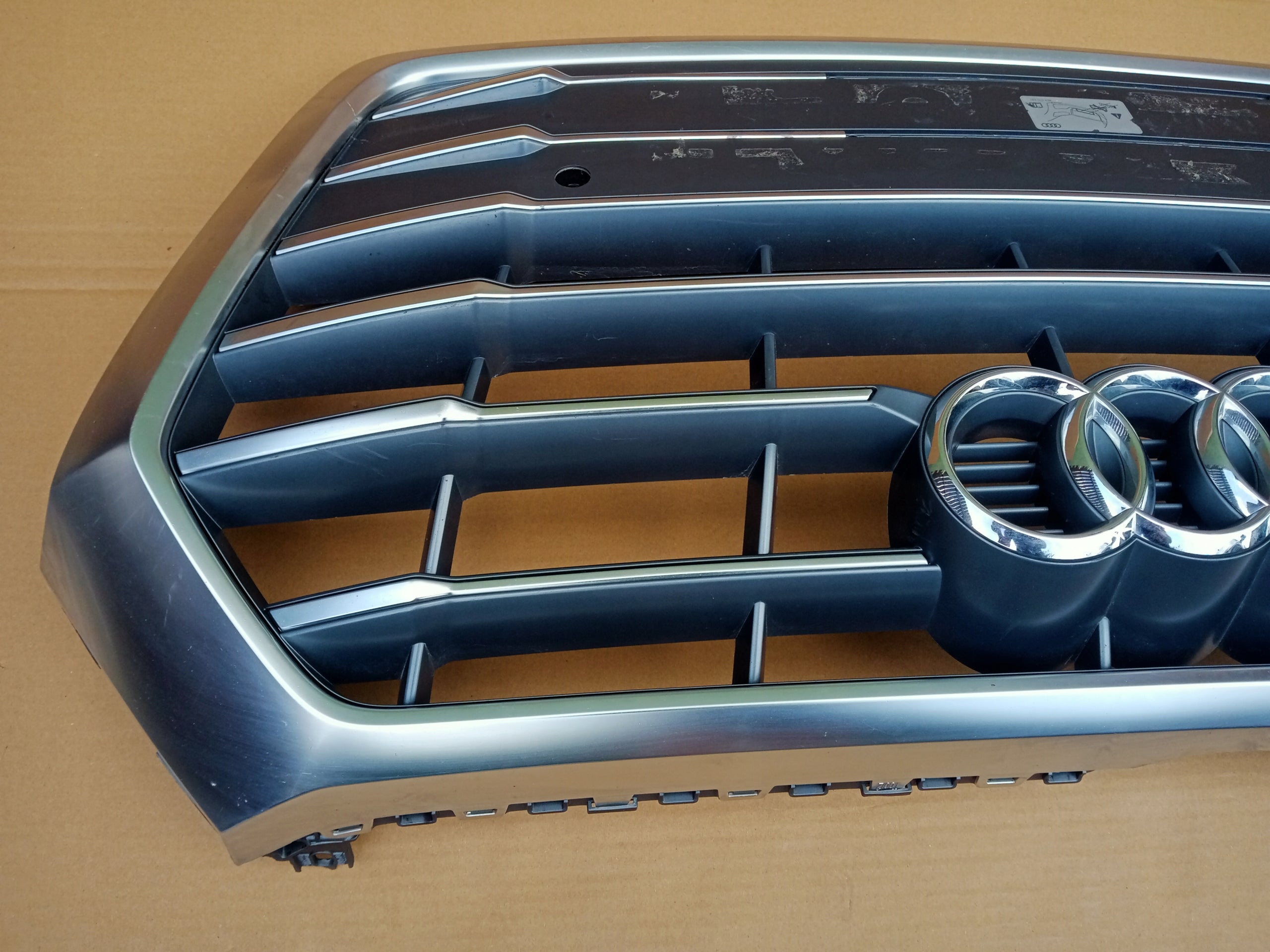 Kühlergrill Audi Q5 A8 FRONTGRILL 80A853651CQ Kühlergitter