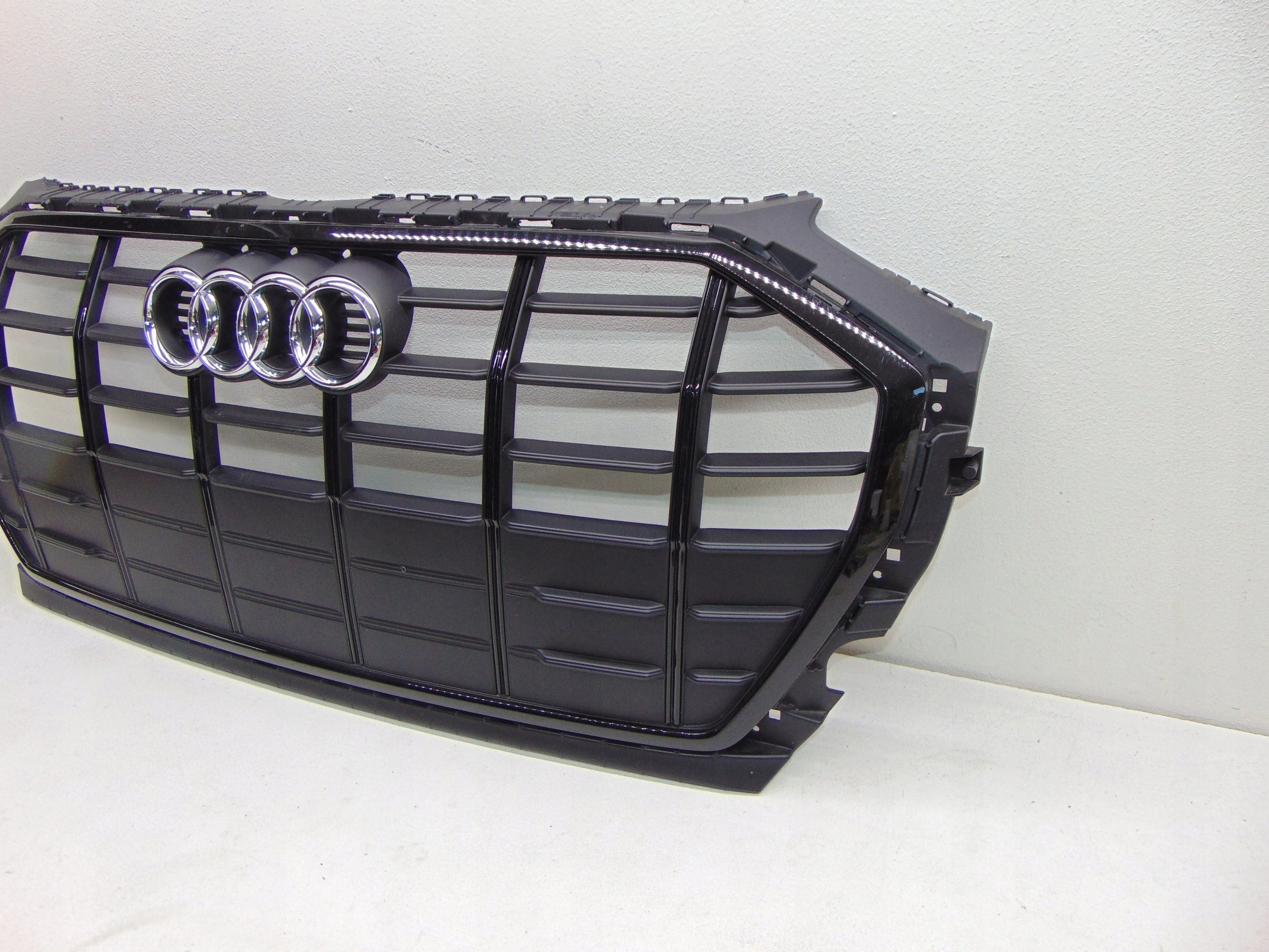 Kühlergrill Audi FY A8 Q5 FRONTGRILL 80A853651Au Kühlergitter