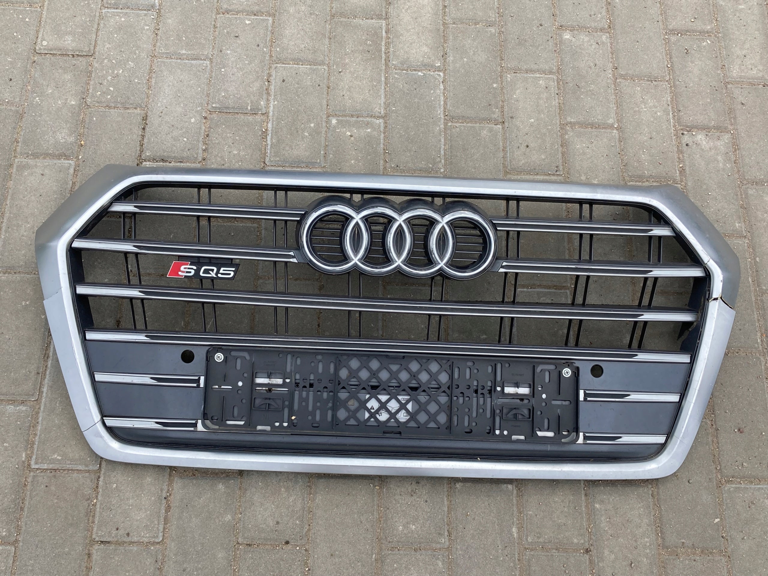 Kühlergrill Audi Q5 SQ5 A8 FRONTGRILL 80A853651F8 Kühlergitter