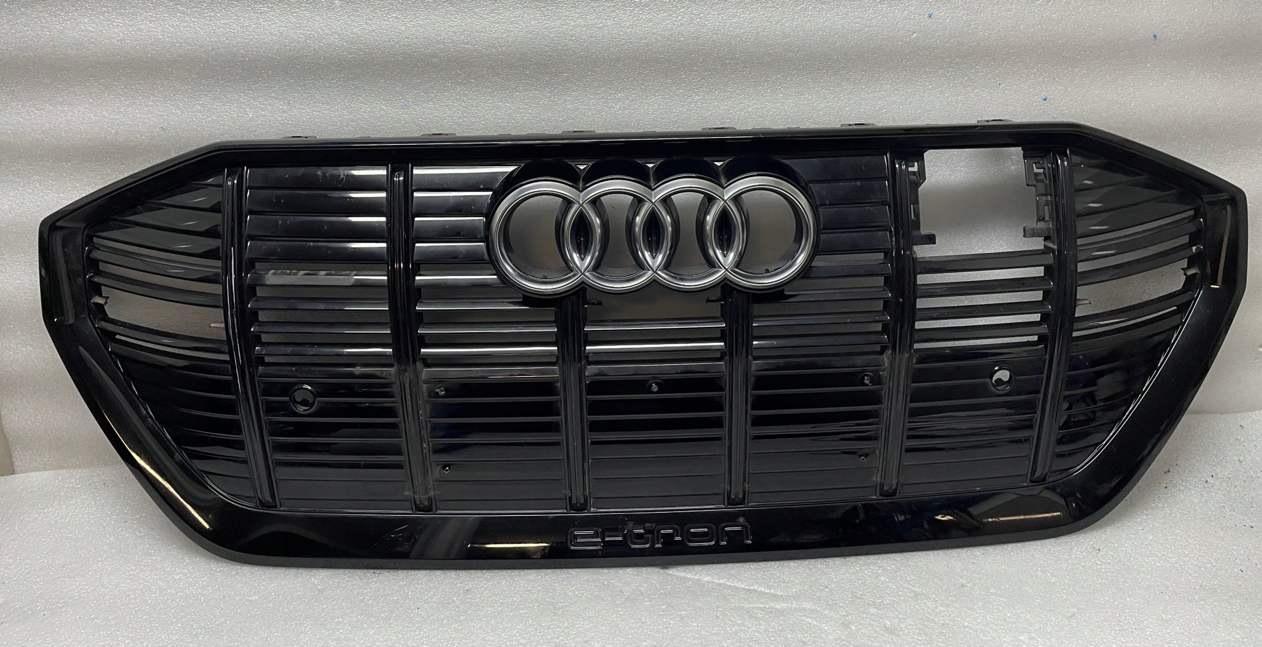 Kühlergrill Audi ETRON 4KE E TRON 4KE FRONTGRILL 4KE8536514K Kühlergitter