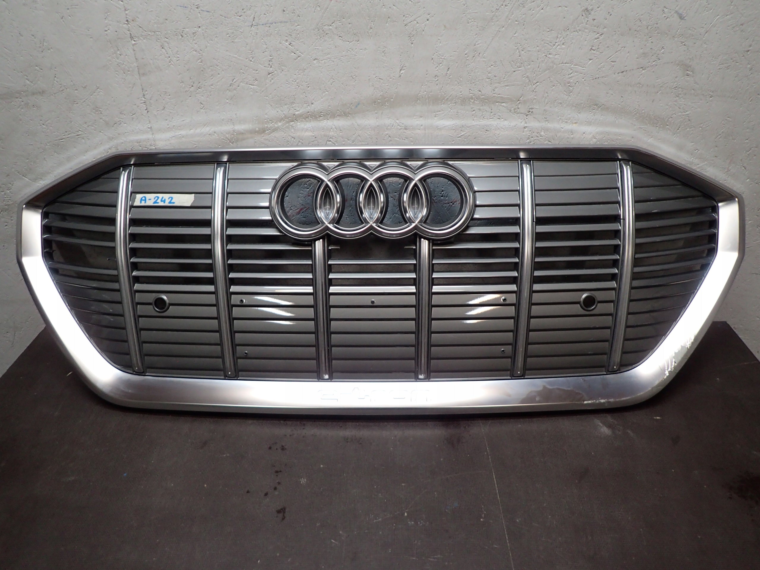  Calandre Audi ETRON 4K E TRON FRONTGRILL 4KE8536514K calandre  product image