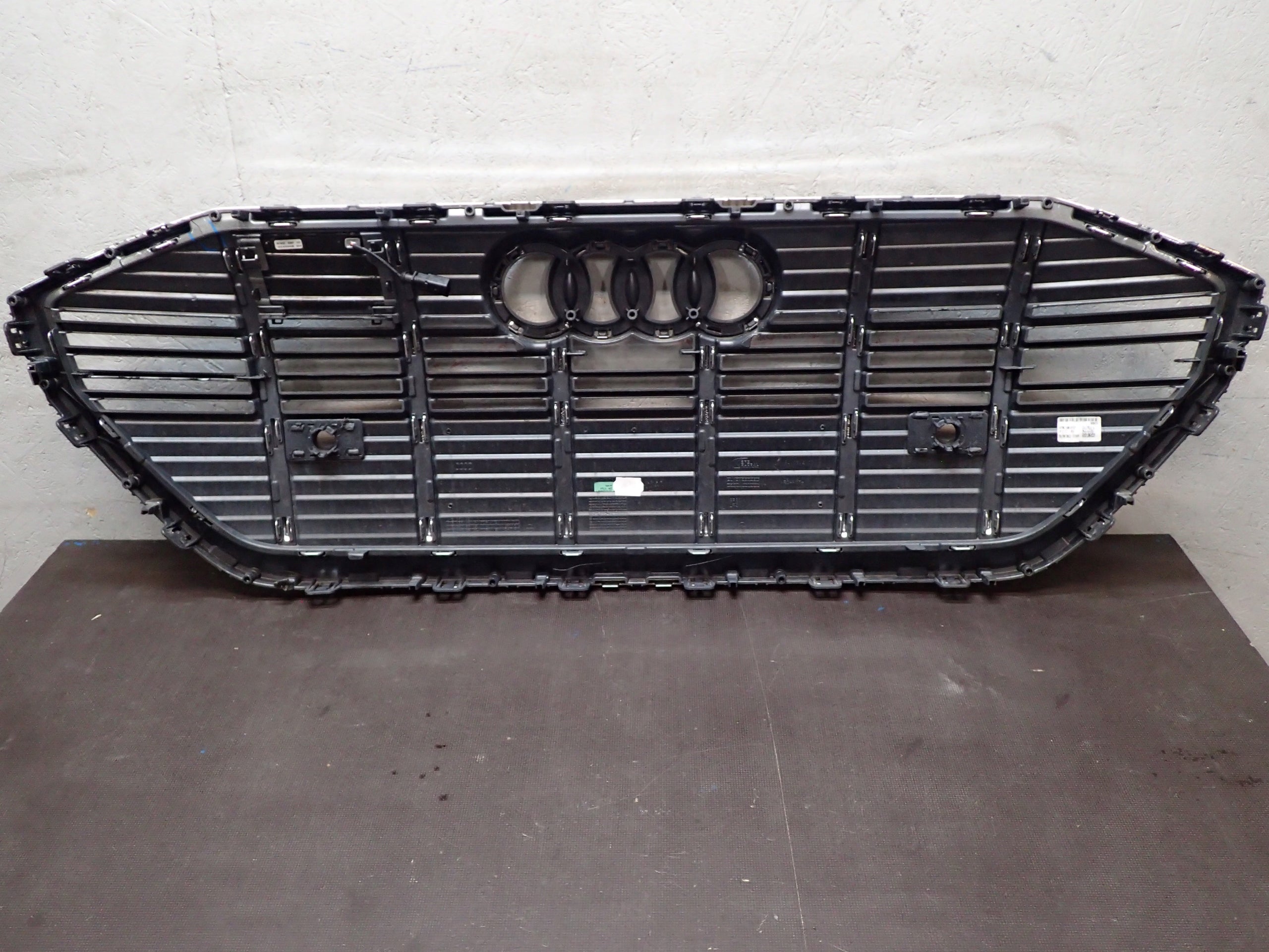 Kühlergrill Audi ETRON 4K E TRON FRONTGRILL 4KE8536514K Kühlergitter