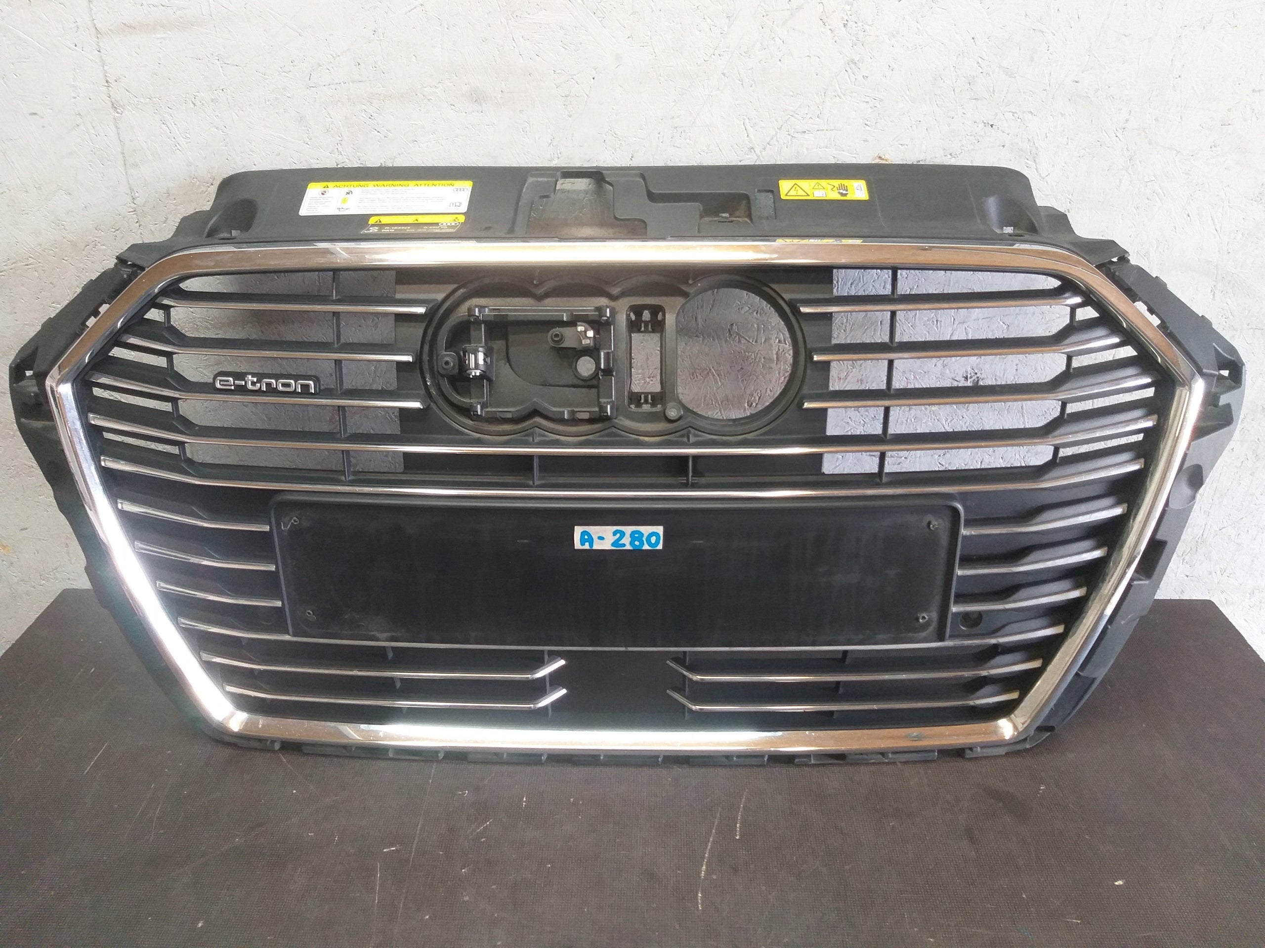  Kühlergrill Audi ETRON E TRON FRONTGRILL 8V3853651AC Kühlergitter product image