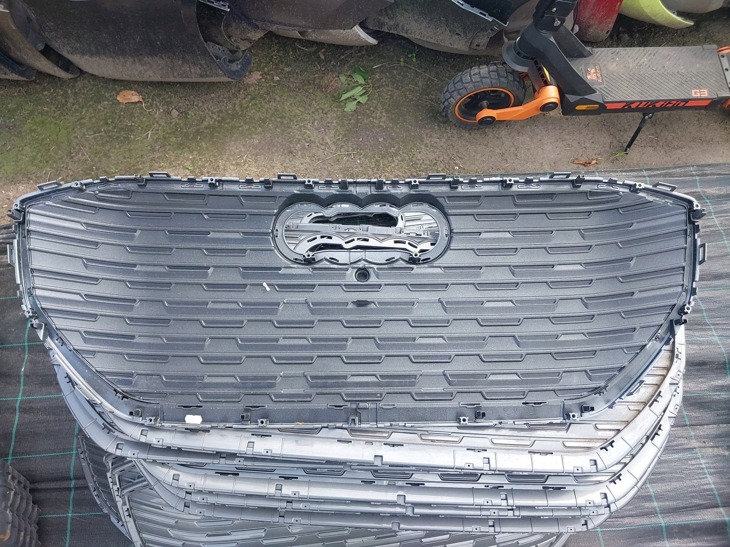 Kühlergrill Audi ETRON Q4 FRONTGRILL 89A853653A8 Kühlergitter