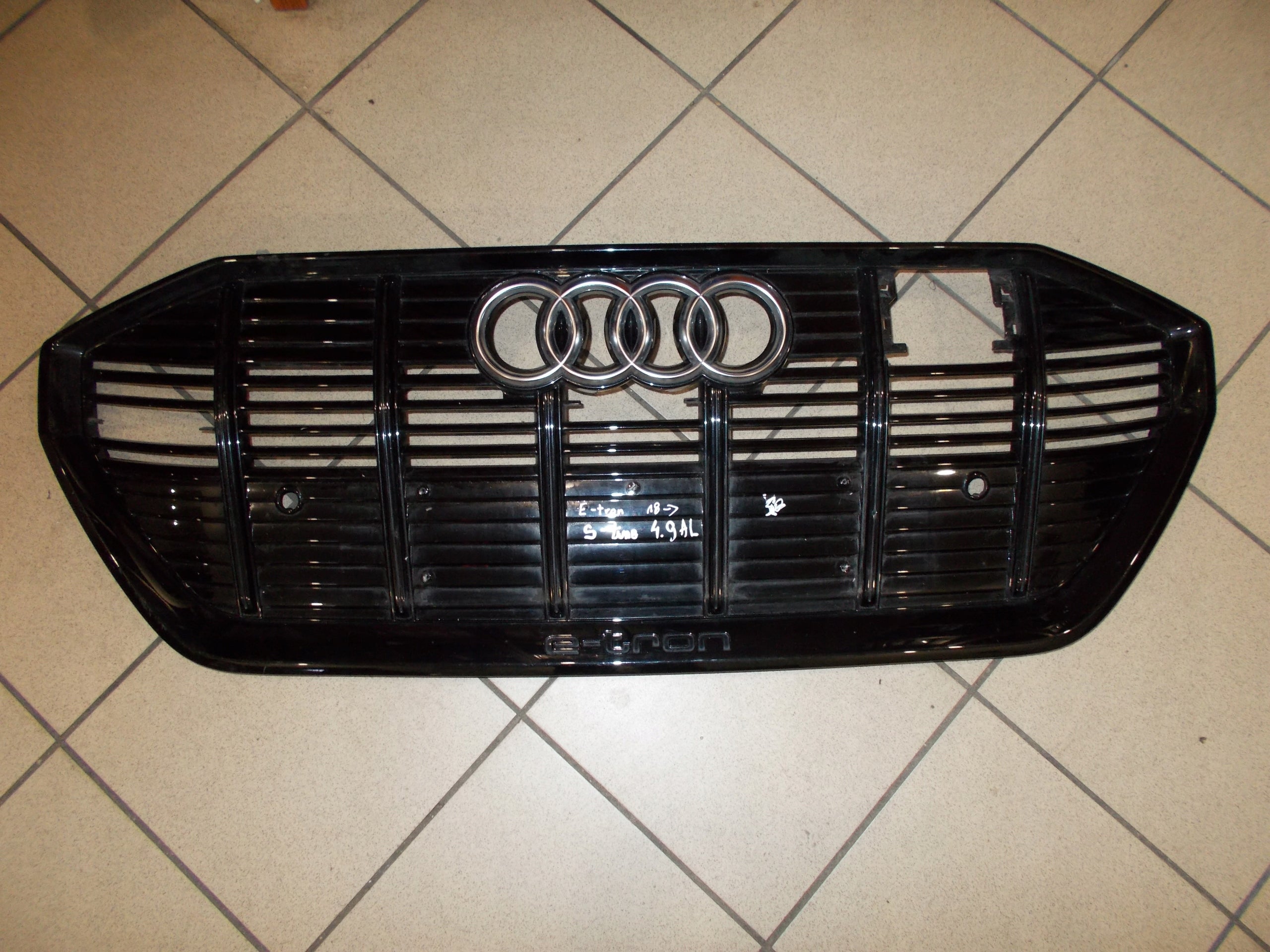  Grille de radiateur Audi ETRON Q8 4K FRONTGRILL 4KE853651 Grille de radiateur  product image