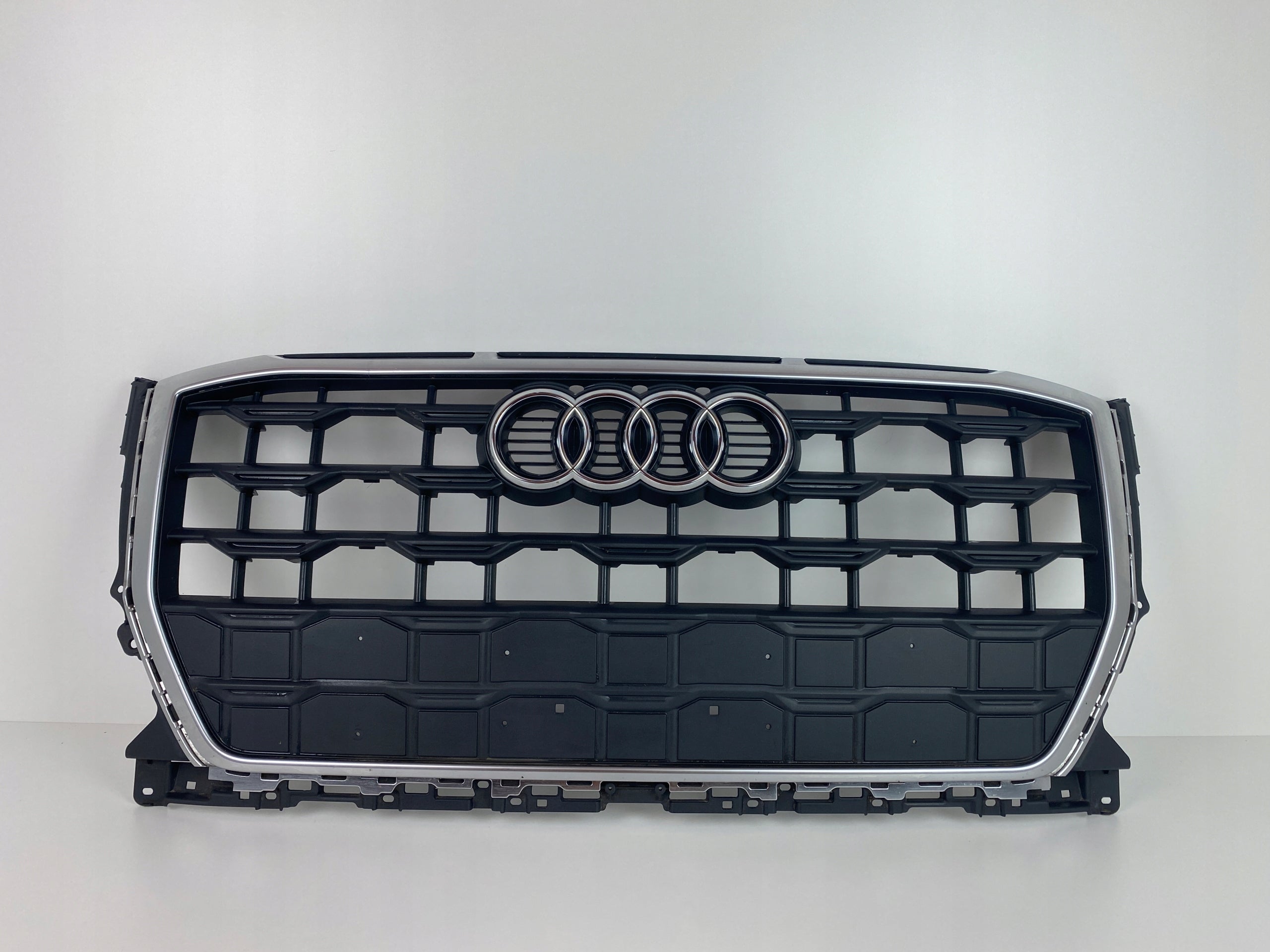 Kühlergrill Audi AM Q2 FRONTGRILL 81A853651H8 Kühlergitter