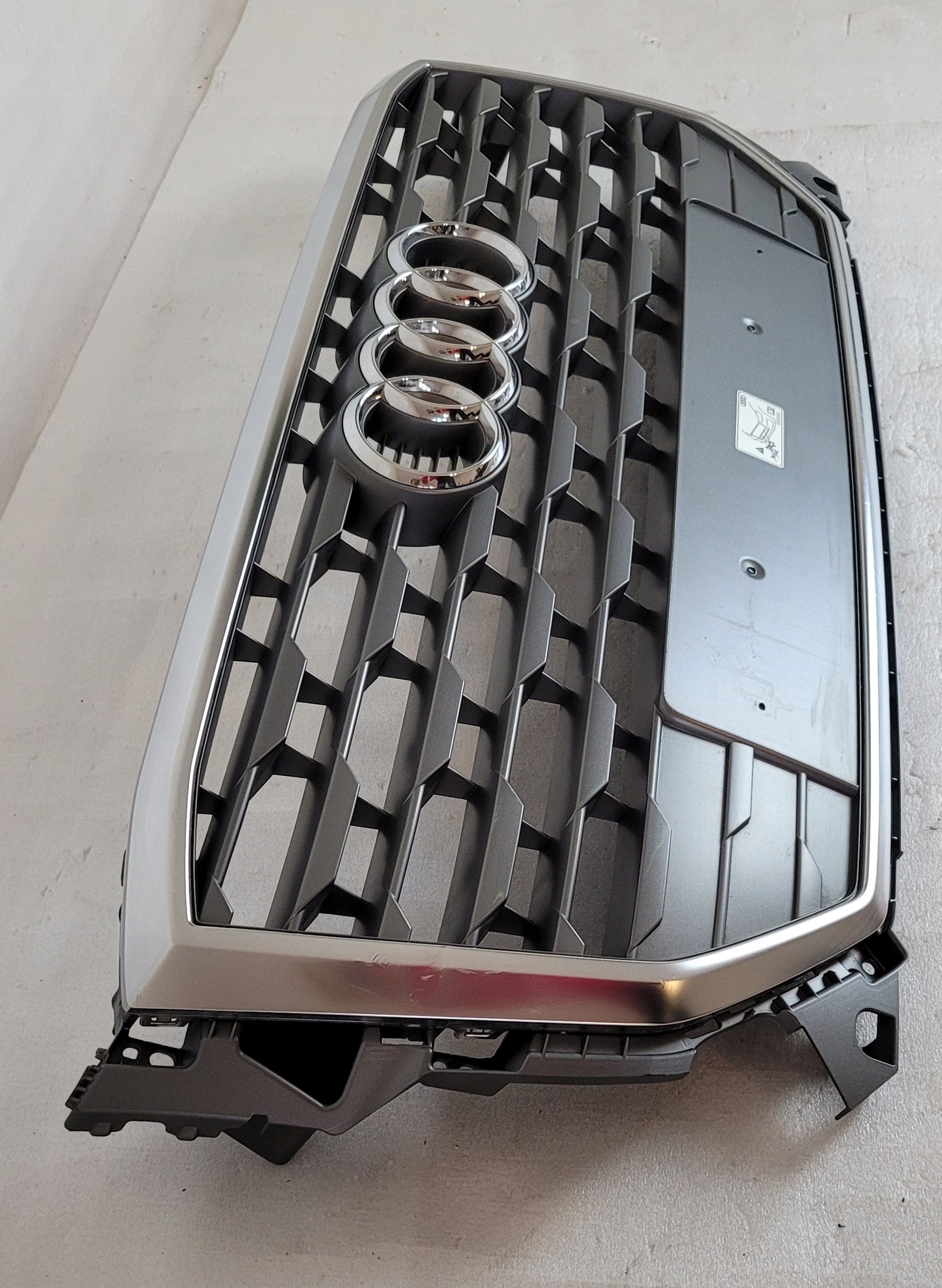 Kühlergrill Audi Q2 81A FRONTGRILL 81A853651 Kühlergitter