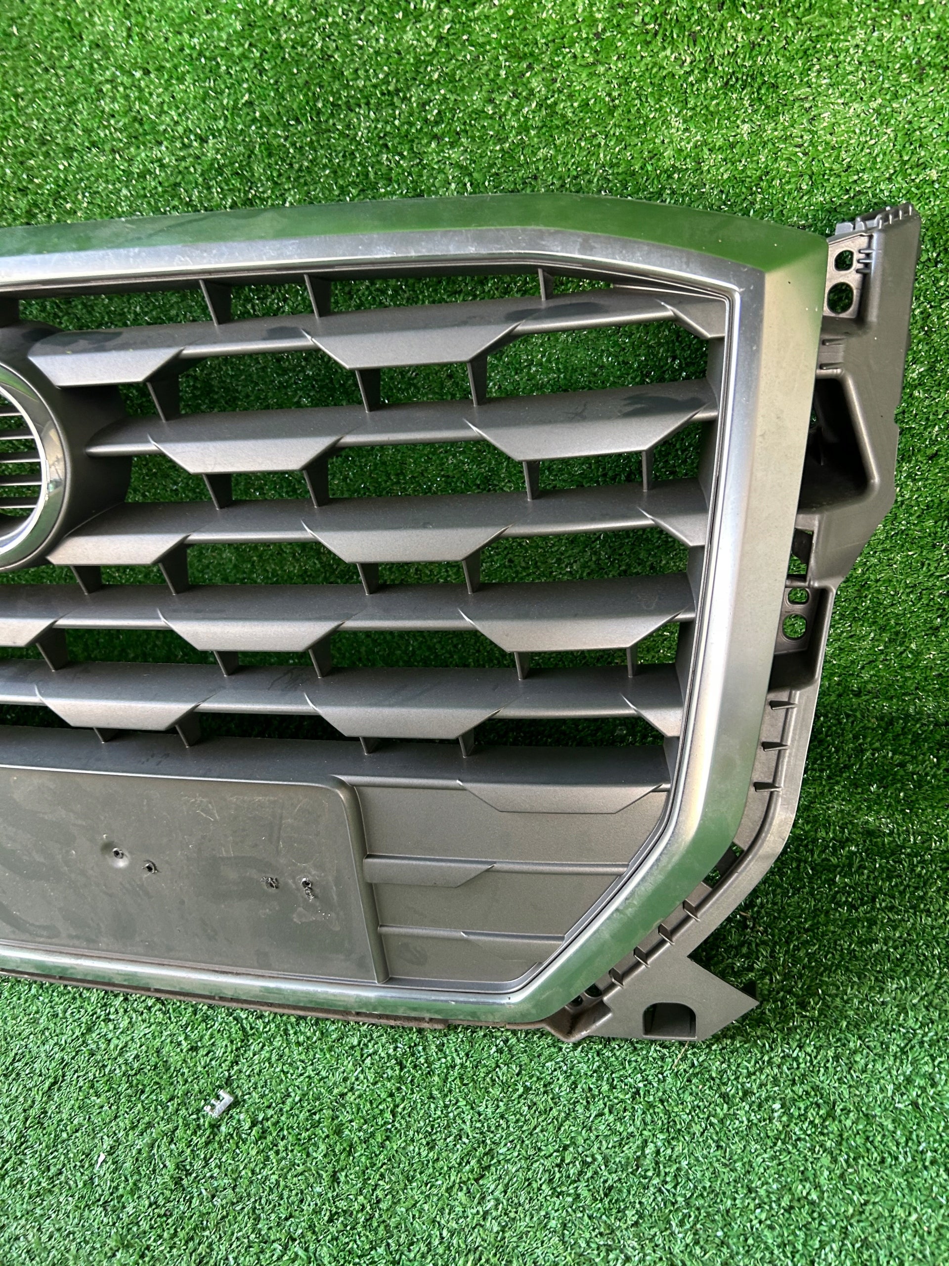 Kühlergrill Audi Q2 81A FRONTGRILL Kühlergitter