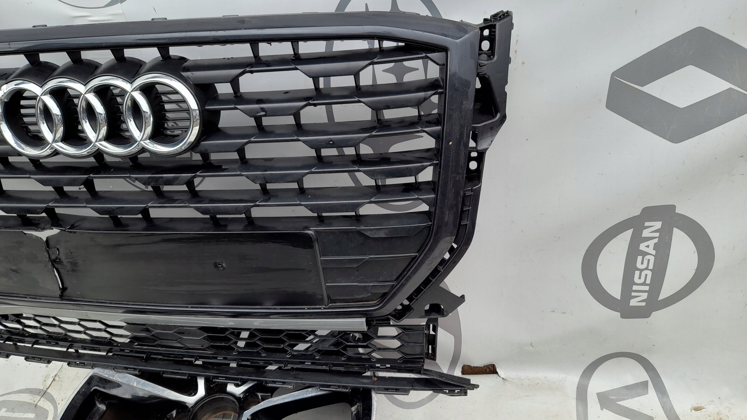 Kühlergrill Audi Q2 81A FRONTGRILL Kühlergitter