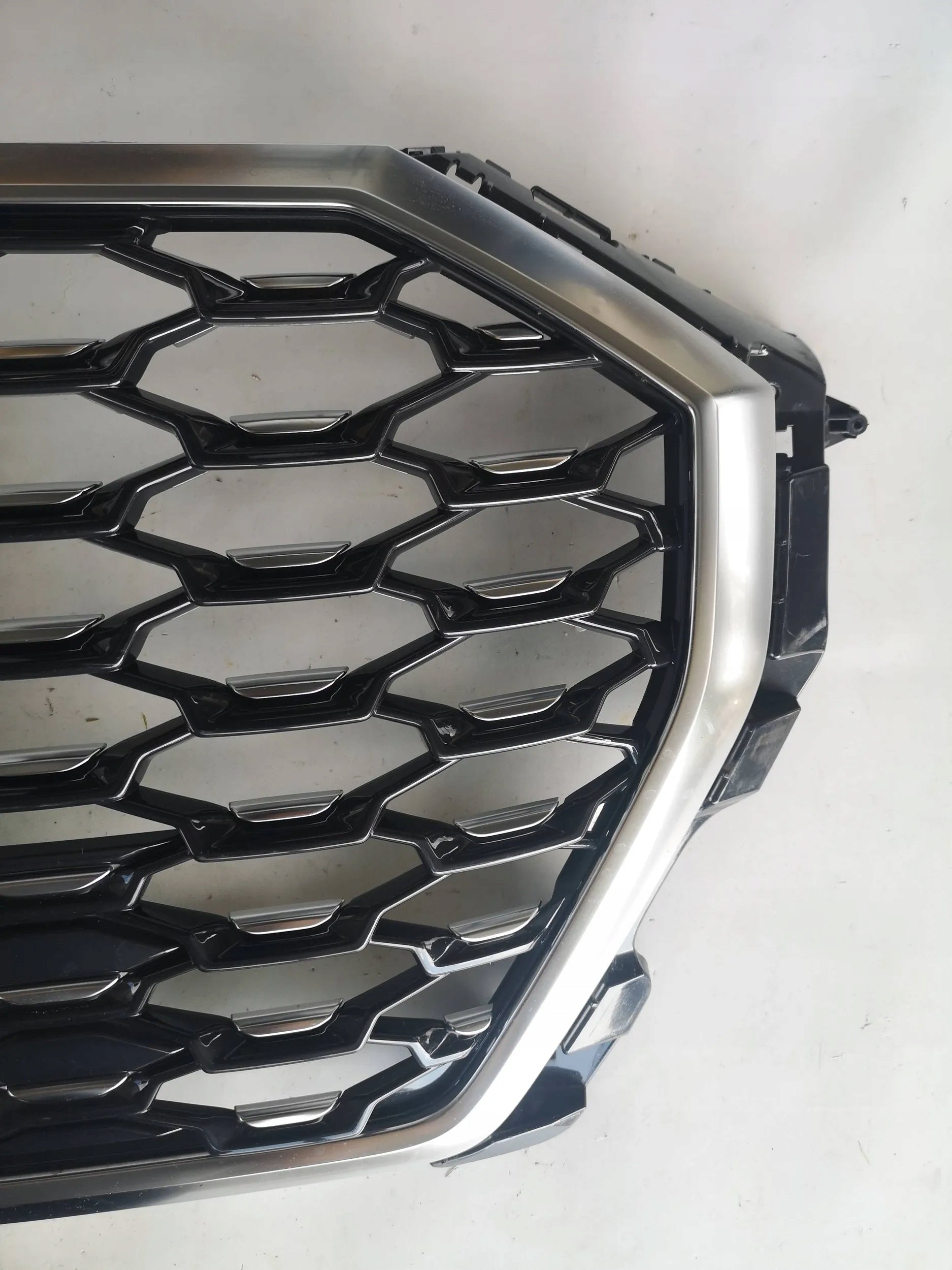 Kühlergrill Audi AM Q3 83A FRONTGRILL 83A853651B Kühlergitter