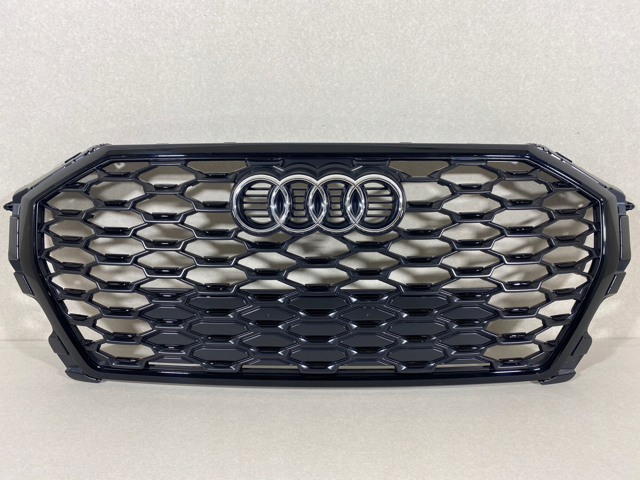  Grille de radiateur Audi SQ3 FRONT GRILL 83F85365183 Grille de radiateur  product image