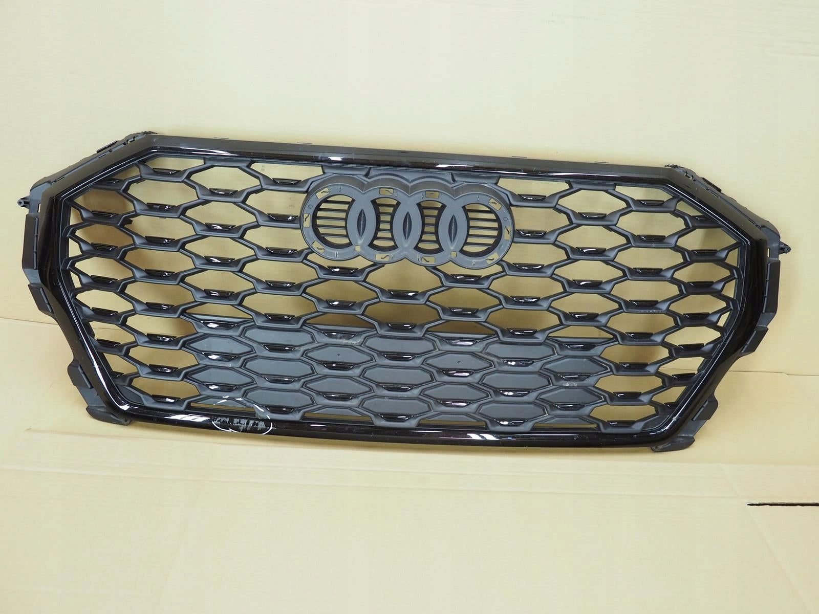 Kühlergrill Audi Q3 83A FRONTGRILL 83F853651AB Kühlergitter