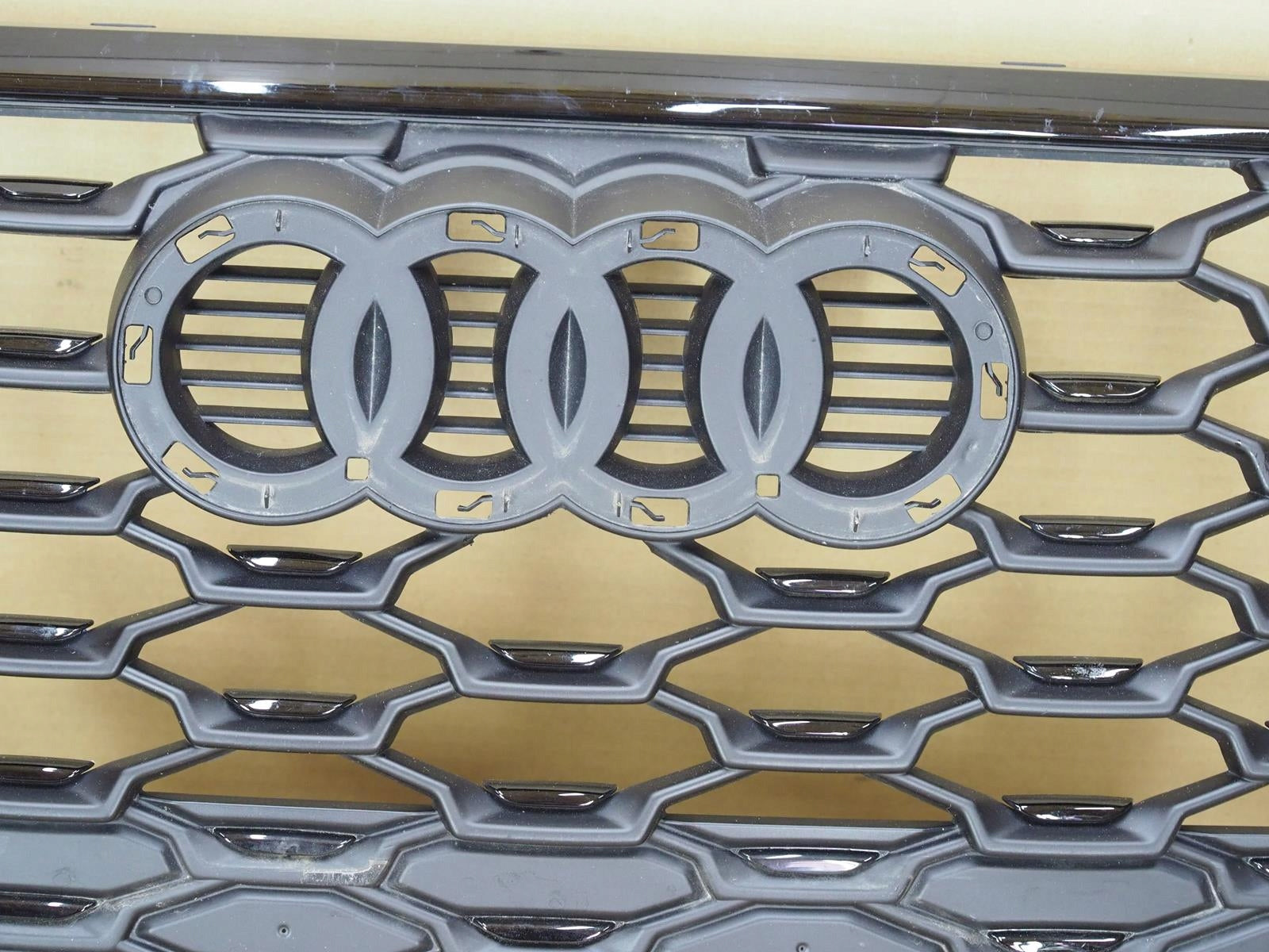 Kühlergrill Audi Q3 83A FRONTGRILL 83F853651AB Kühlergitter