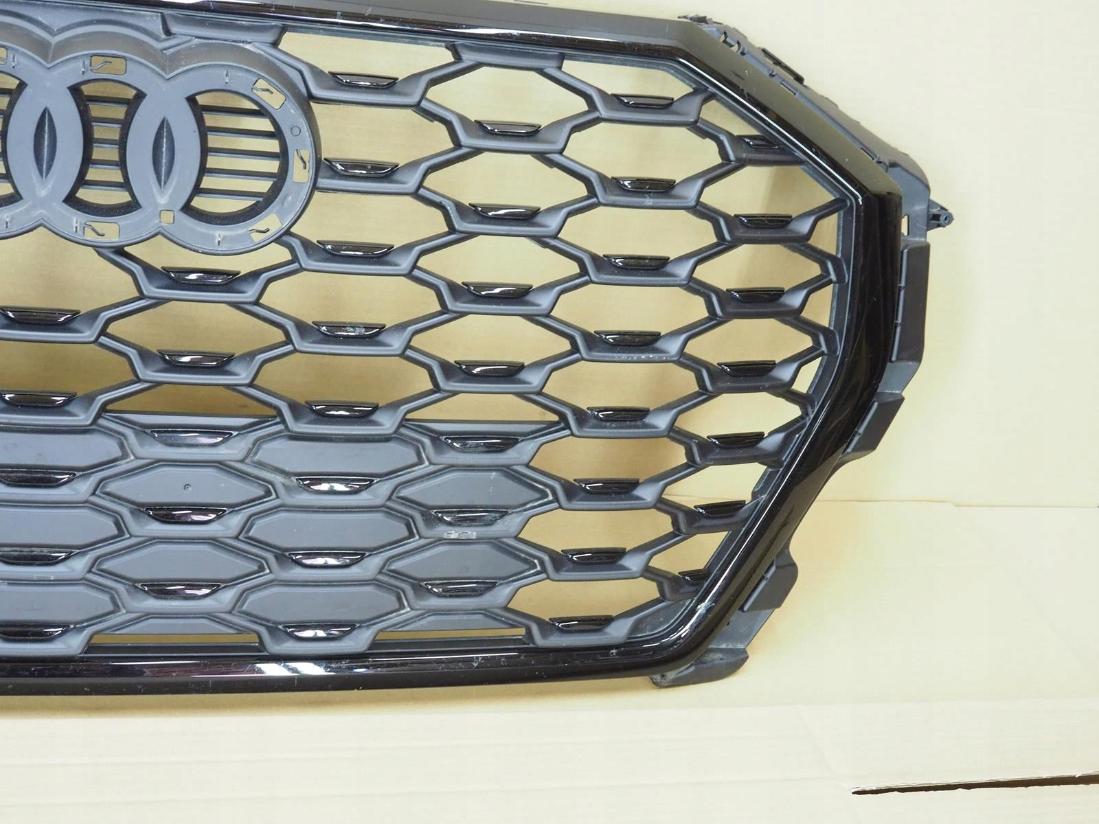 Kühlergrill Audi Q3 83A FRONTGRILL 83F853651AB Kühlergitter