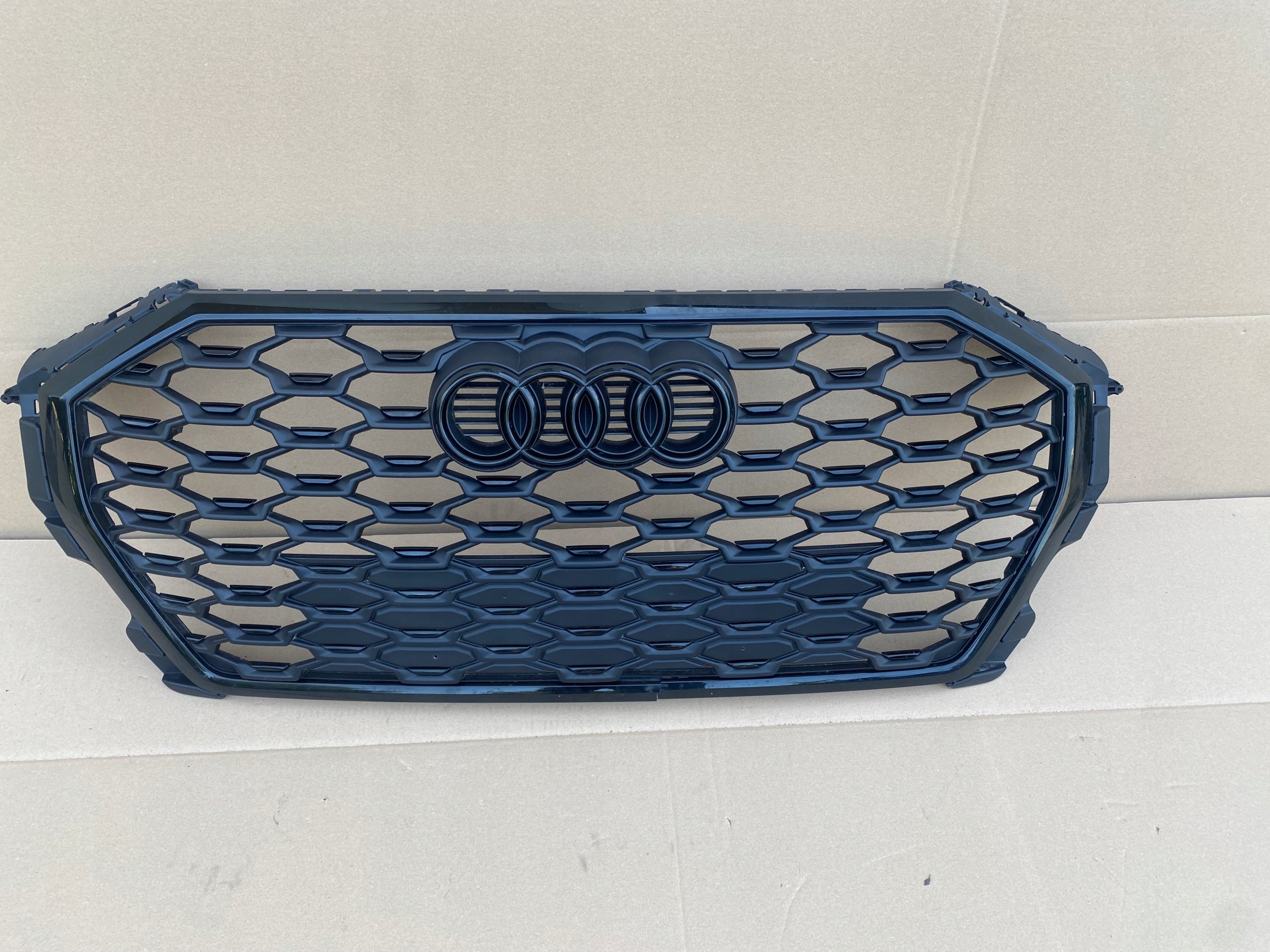 Kühlergrill Audi Q3 FRONTGRILL 83F85365183 Kühlergitter