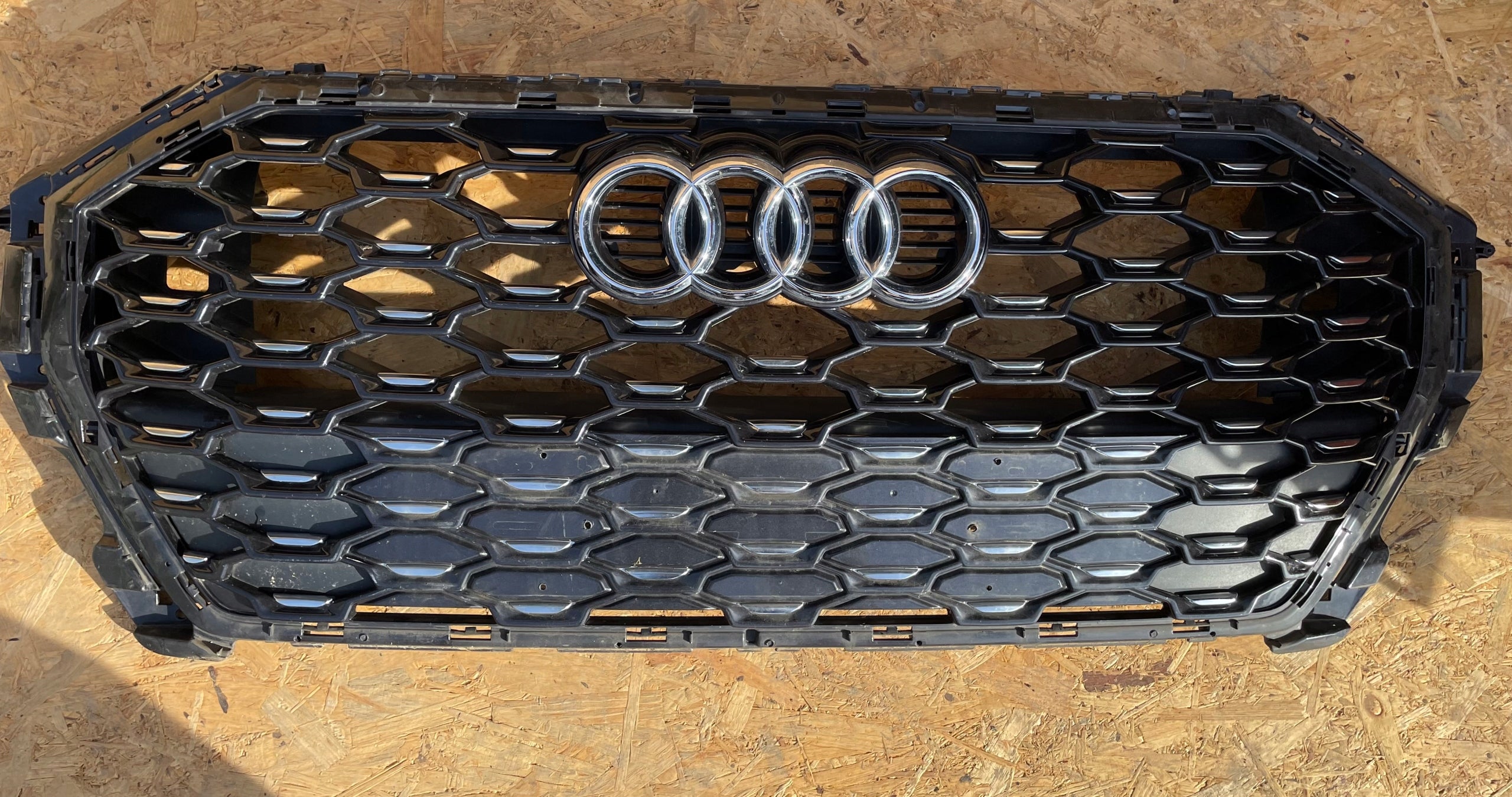  Kühlergrill Audi Q3 FRONTGRILL 83F85365183 Kühlergitter product image