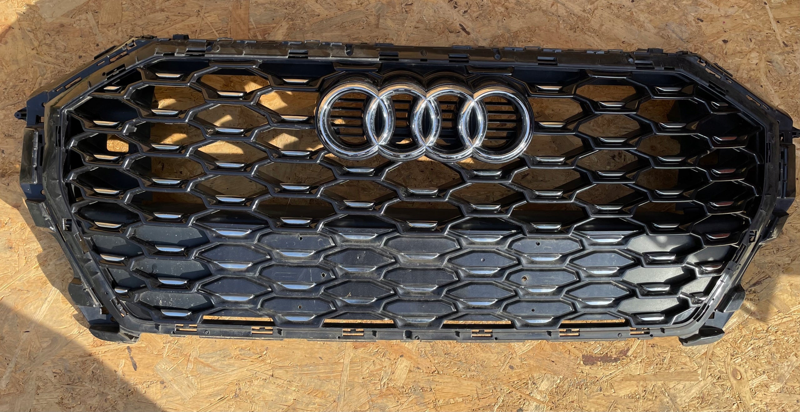 Kühlergrill Audi Q3 FRONTGRILL 83F85365183 Kühlergitter