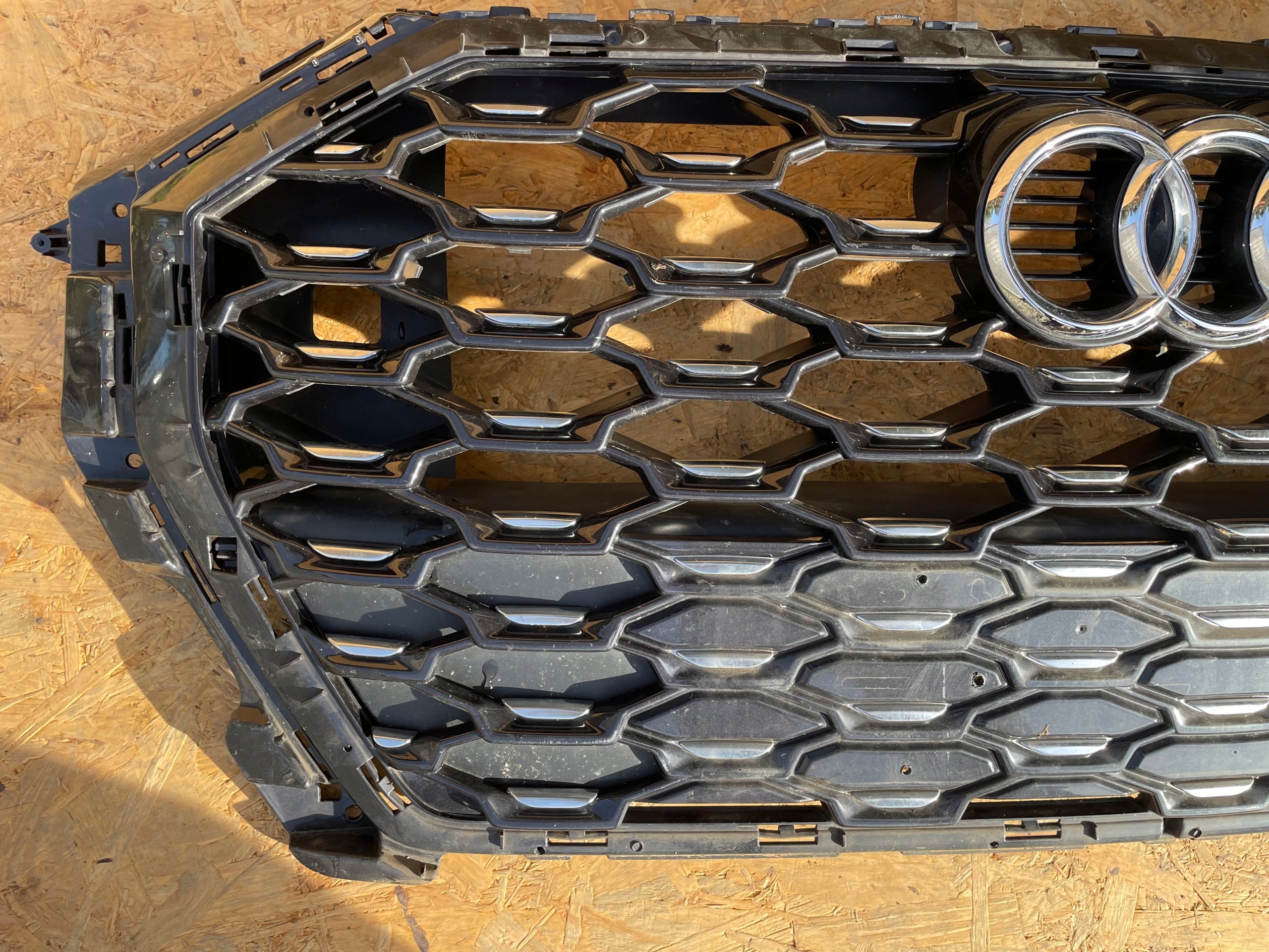 Kühlergrill Audi Q3 FRONTGRILL 83F85365183 Kühlergitter