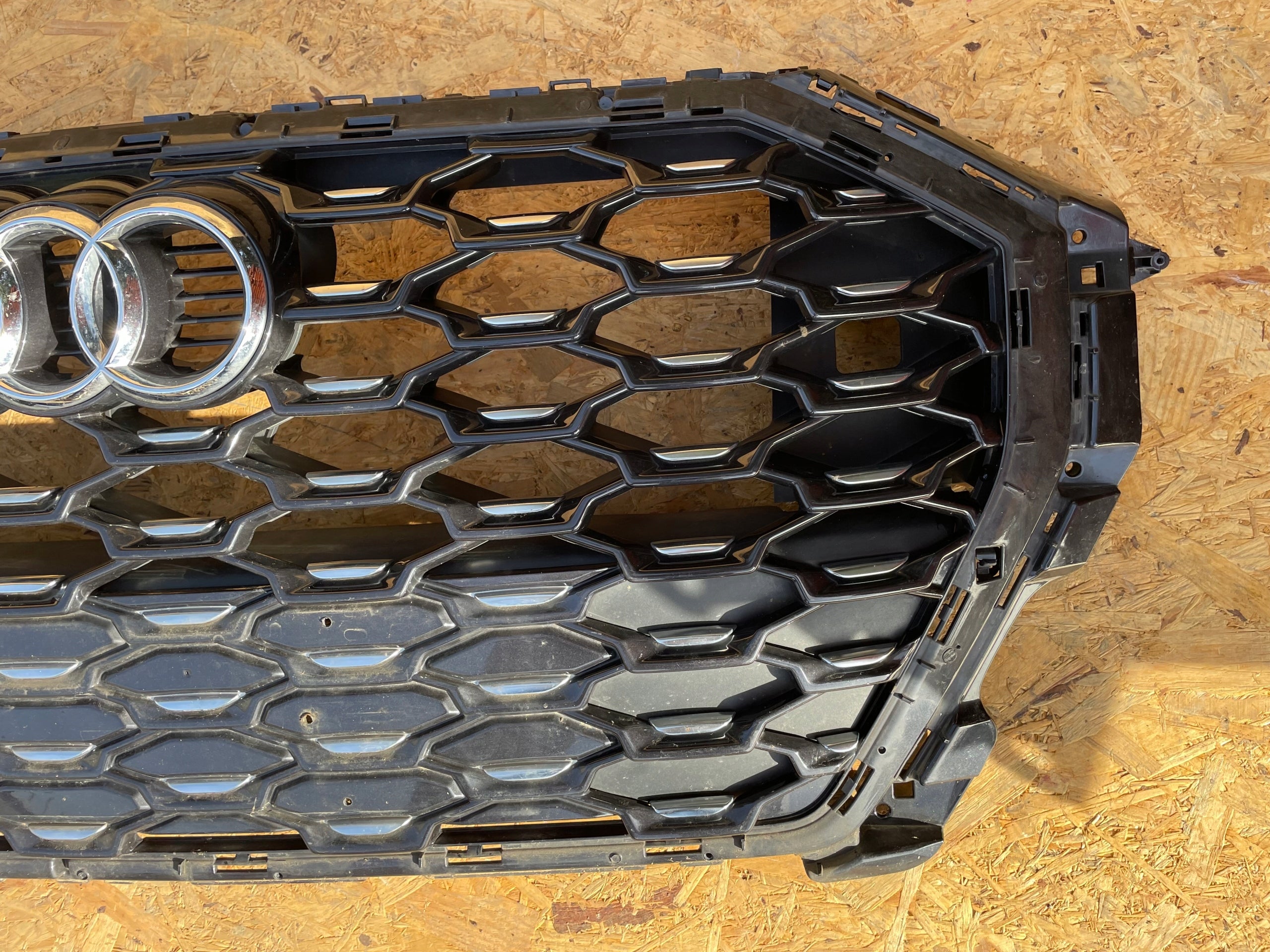 Kühlergrill Audi Q3 FRONTGRILL 83F85365183 Kühlergitter