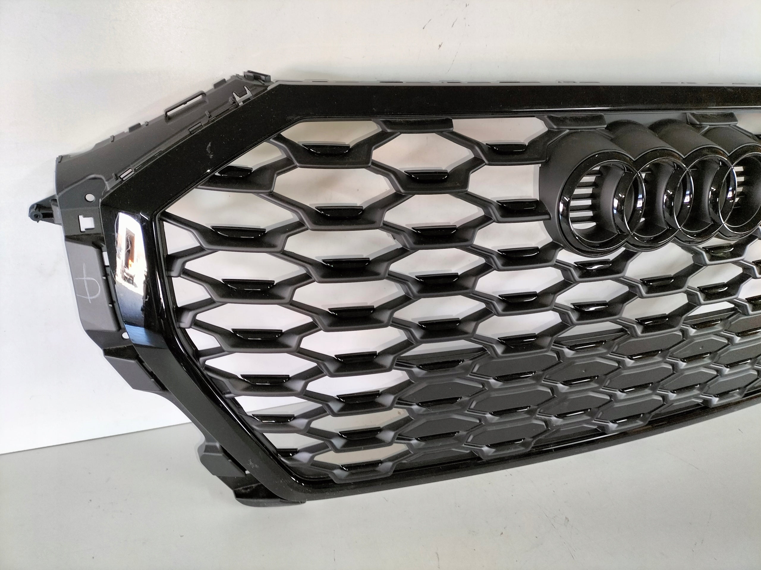 Kühlergrill Audi Q3 FRONTGRILL 83F85365183 Kühlergitter