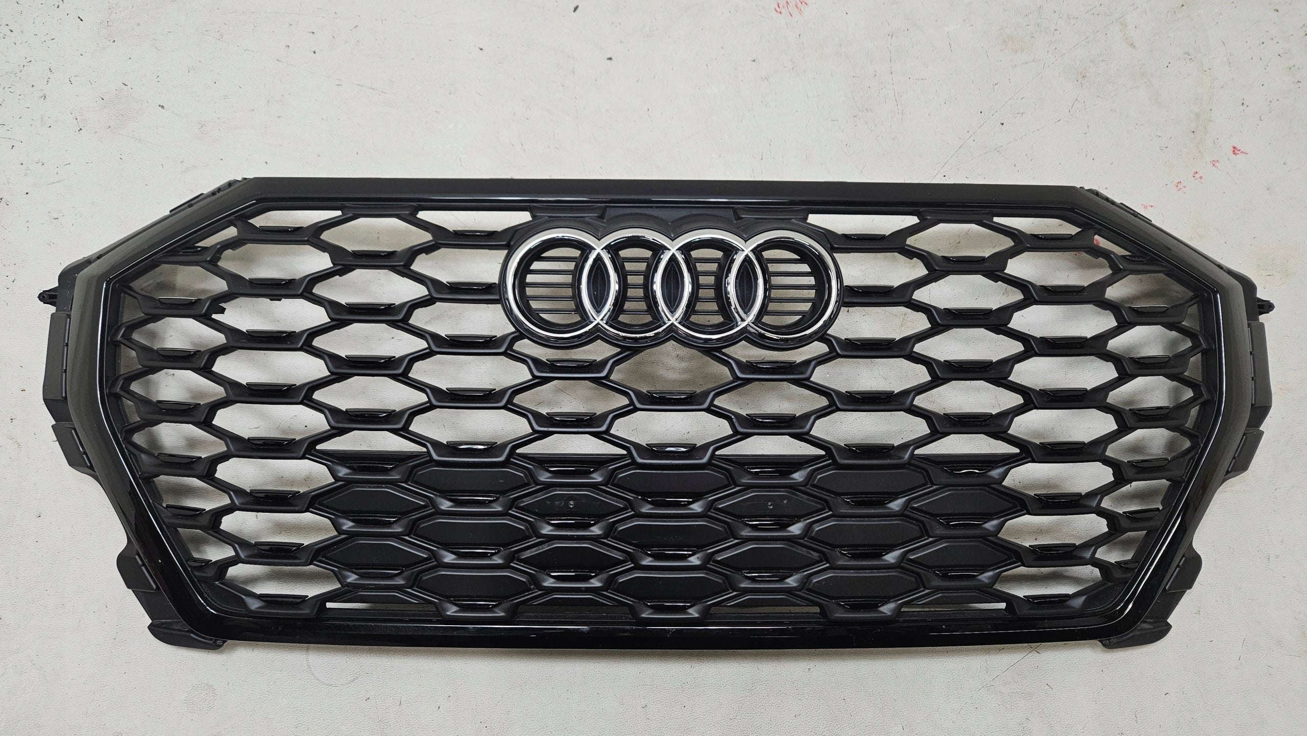  Kühlergrill Audi Q3 FRONTGRILL 83F85365183 Kühlergitter product image