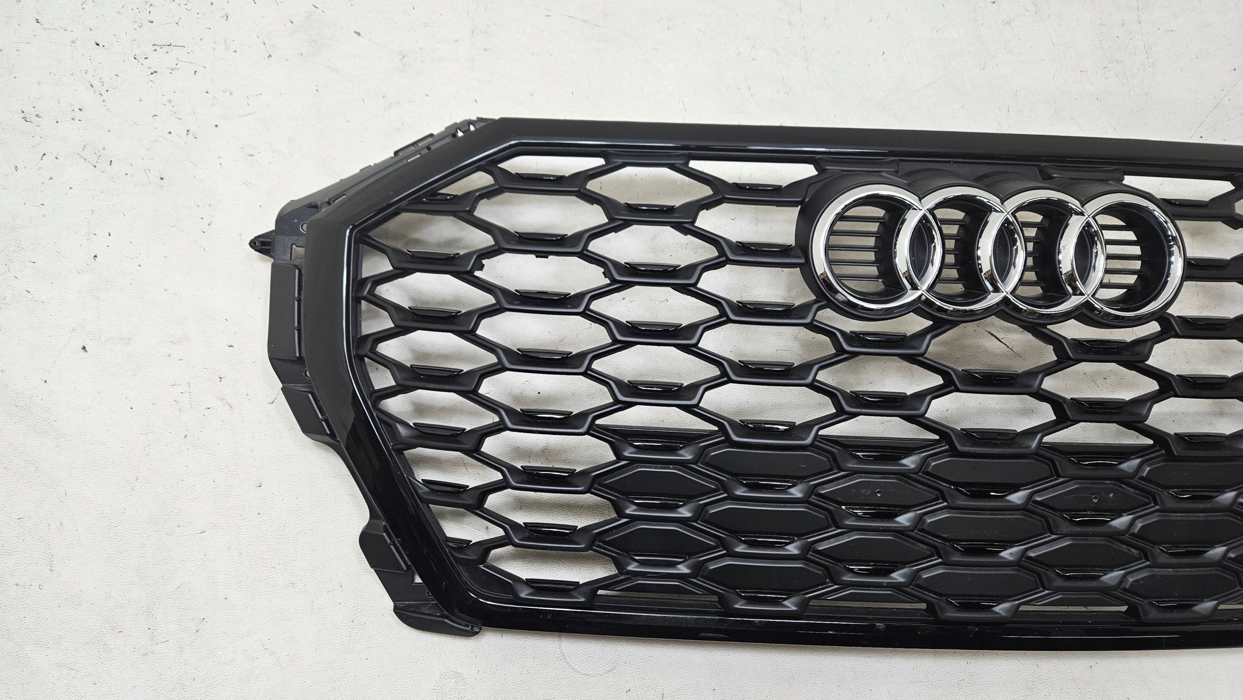 Kühlergrill Audi Q3 FRONTGRILL 83F85365183 Kühlergitter