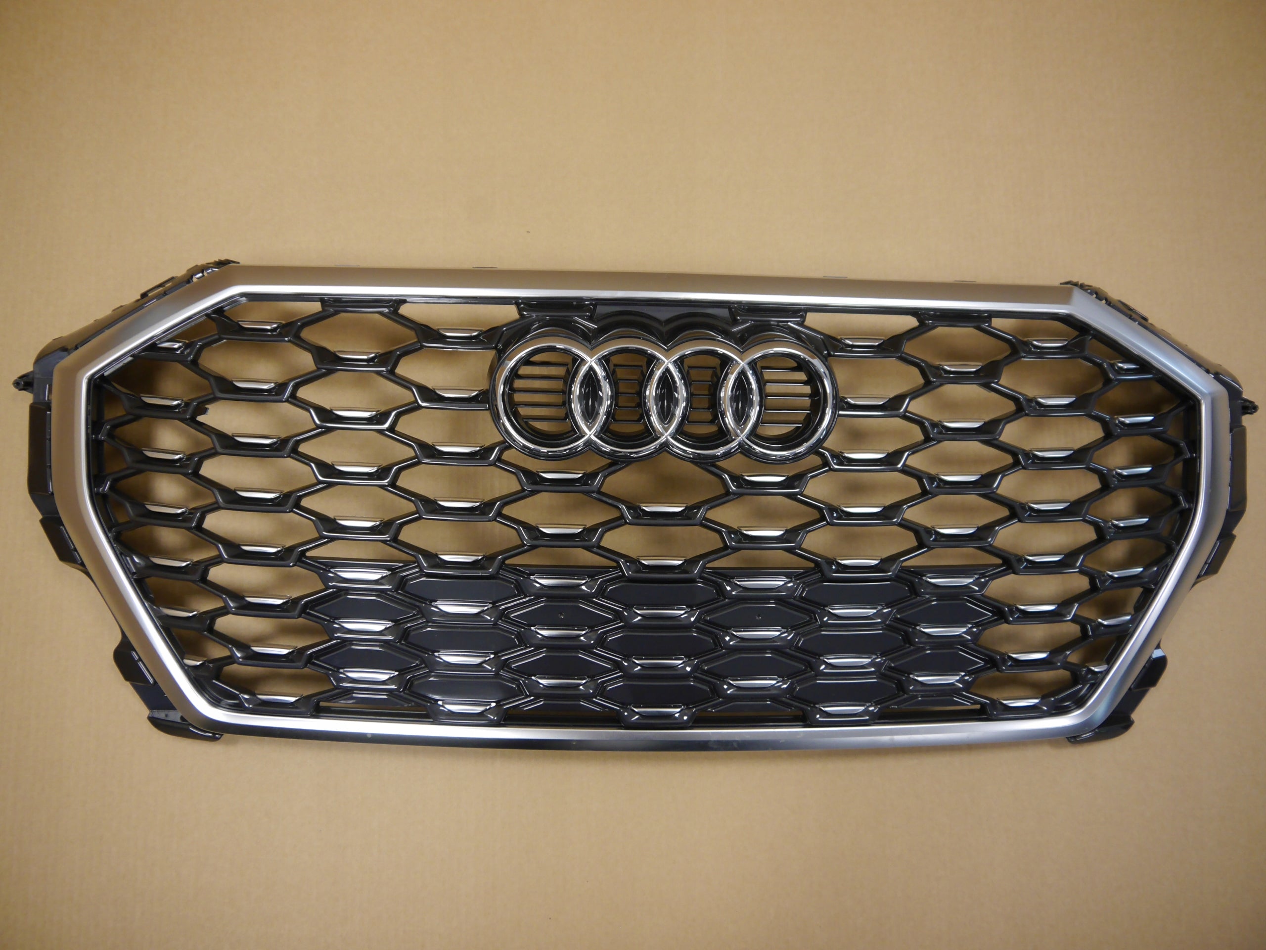  Radiator grille Audi Q3 FRONT GRILL 83F85365183 Radiator grille  product image