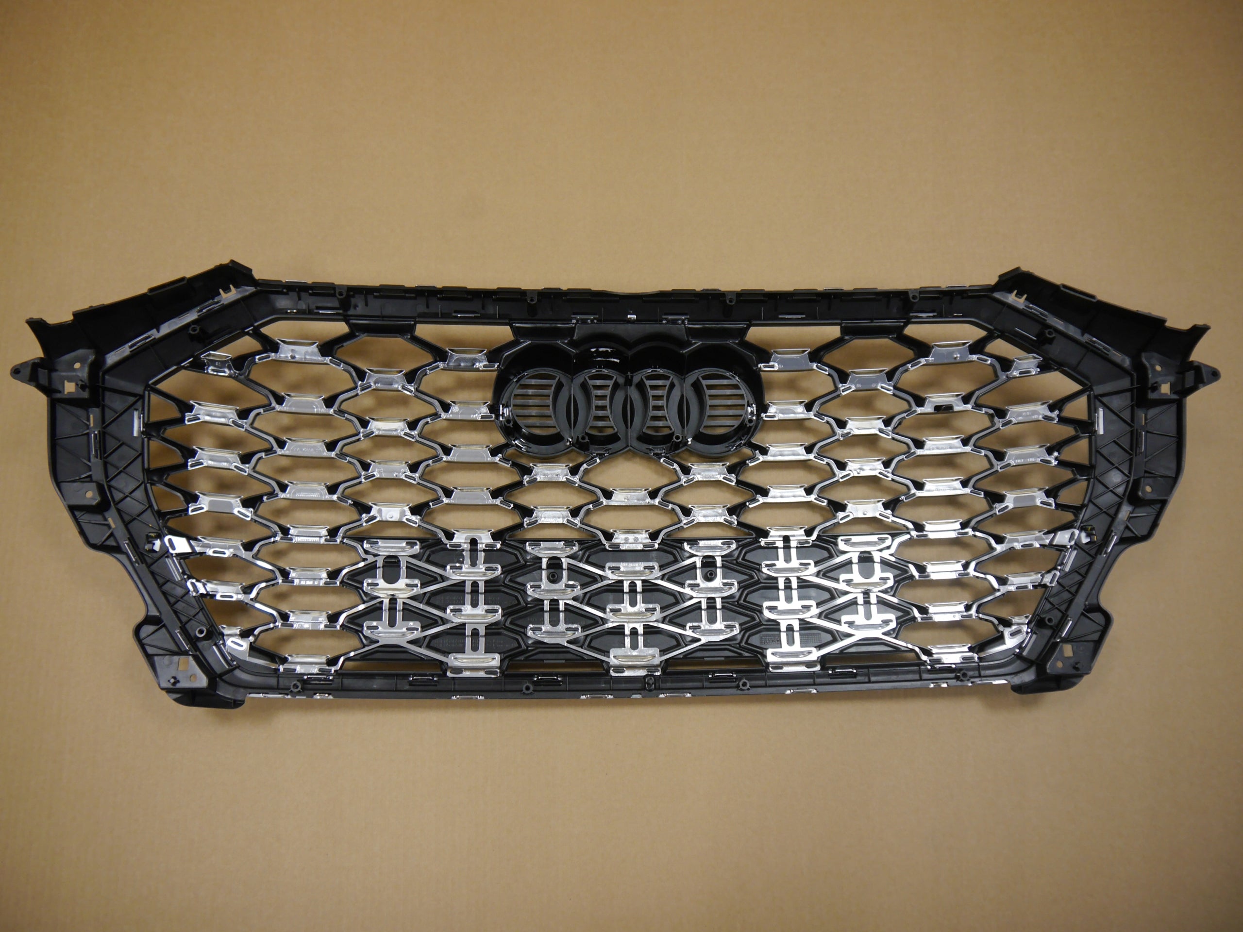 Kühlergrill Audi Q3 FRONTGRILL 83F85365183 Kühlergitter