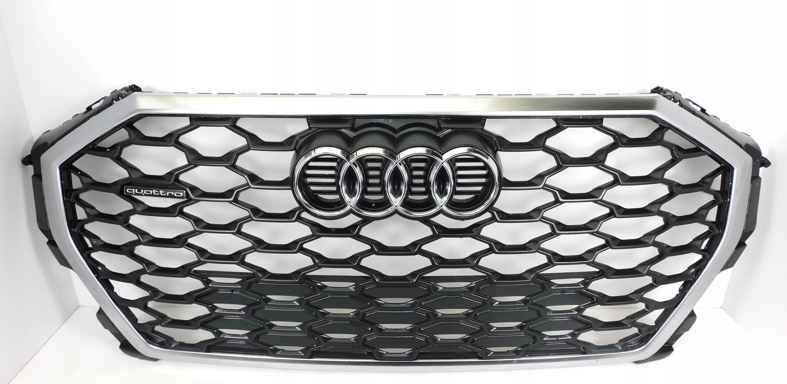 Kühlergrill Audi Q3 83A FRONTGRILL 83F85365183 Kühlergitter