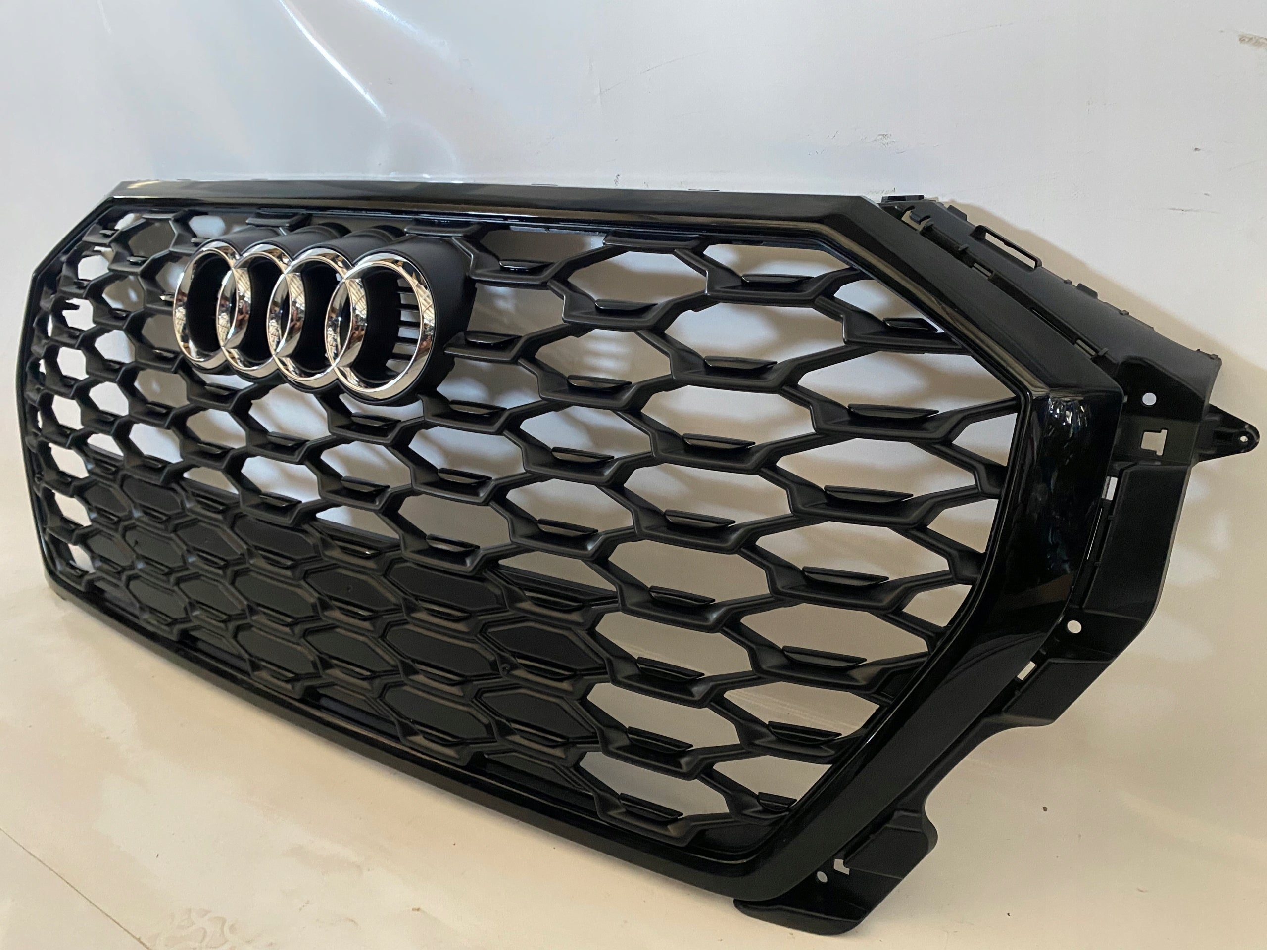 Kühlergrill Audi Q3 FRONTGRILL 83F85365183 Kühlergitter