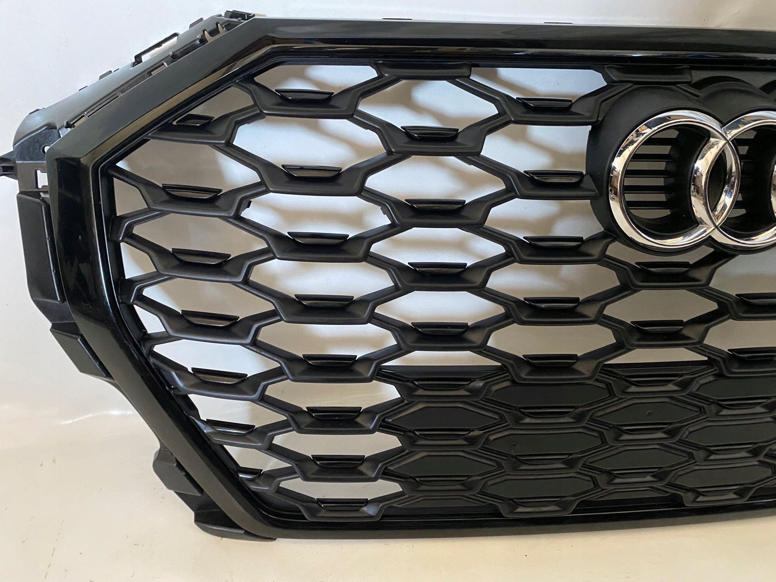 Kühlergrill Audi Q3 FRONTGRILL 83F85365183 Kühlergitter