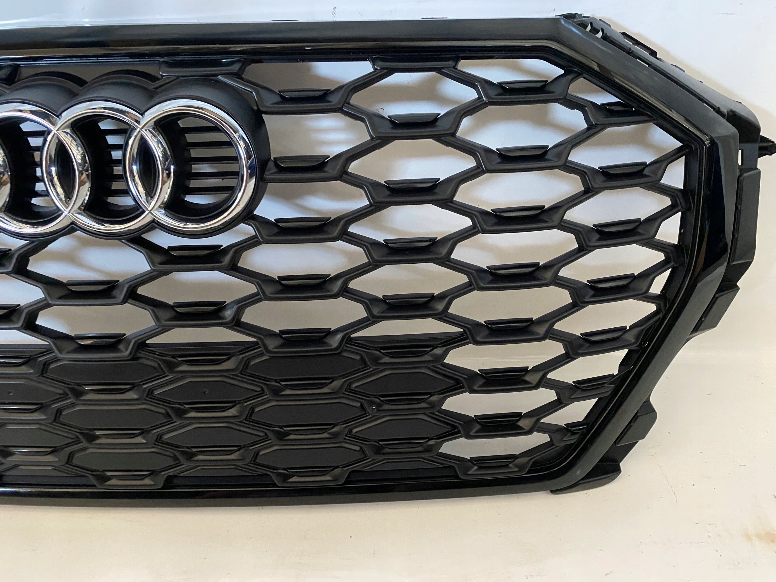 Kühlergrill Audi Q3 FRONTGRILL 83F85365183 Kühlergitter