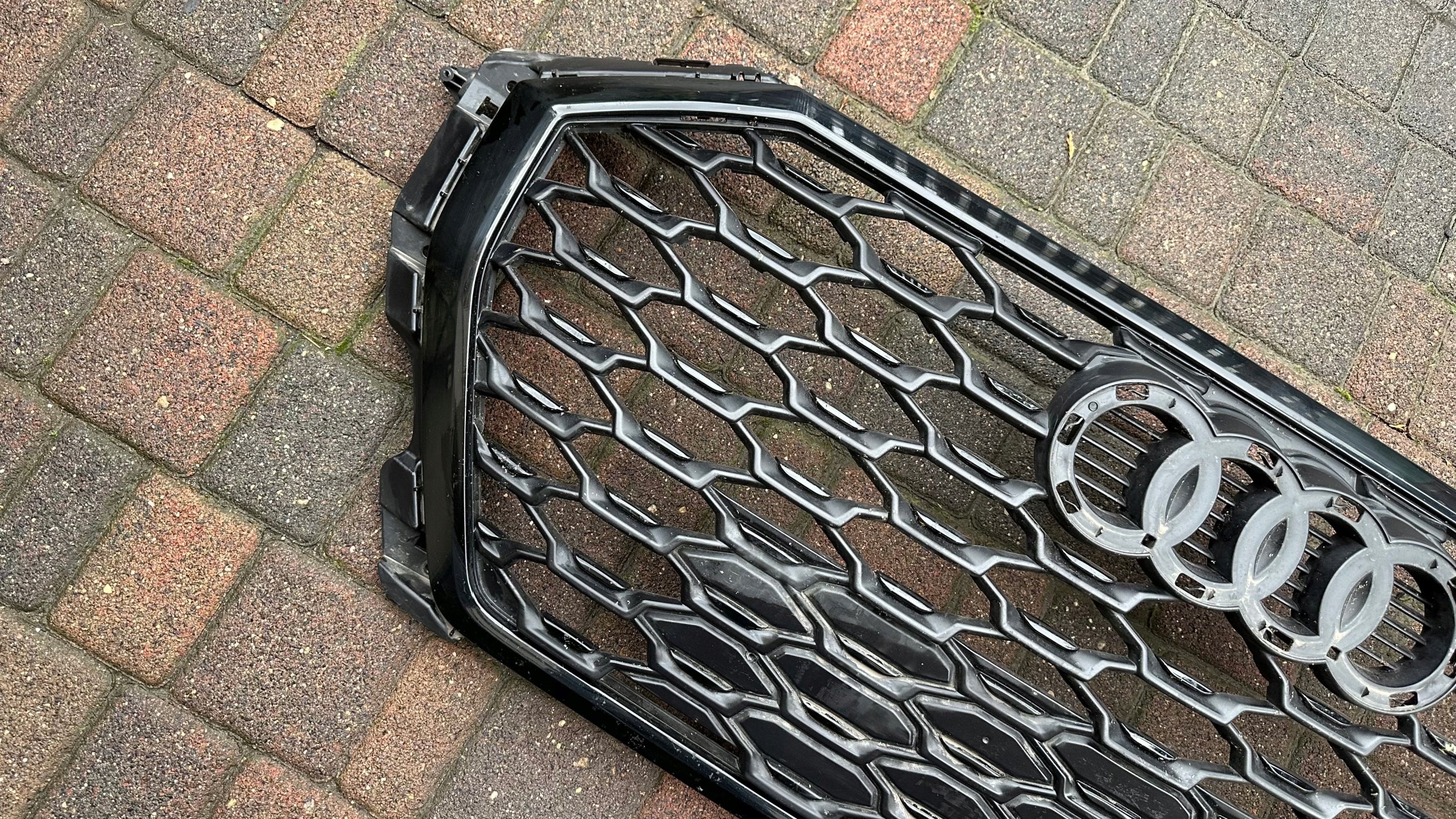 Kühlergrill Audi Q3 FRONTGRILL 83F853651 Kühlergitter