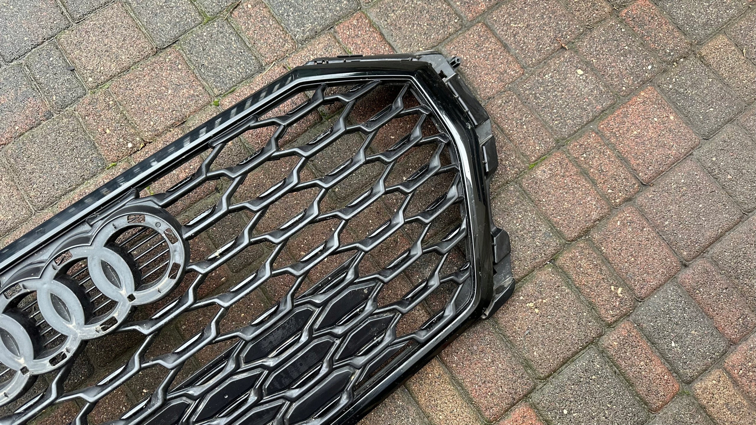 Kühlergrill Audi Q3 FRONTGRILL 83F853651 Kühlergitter