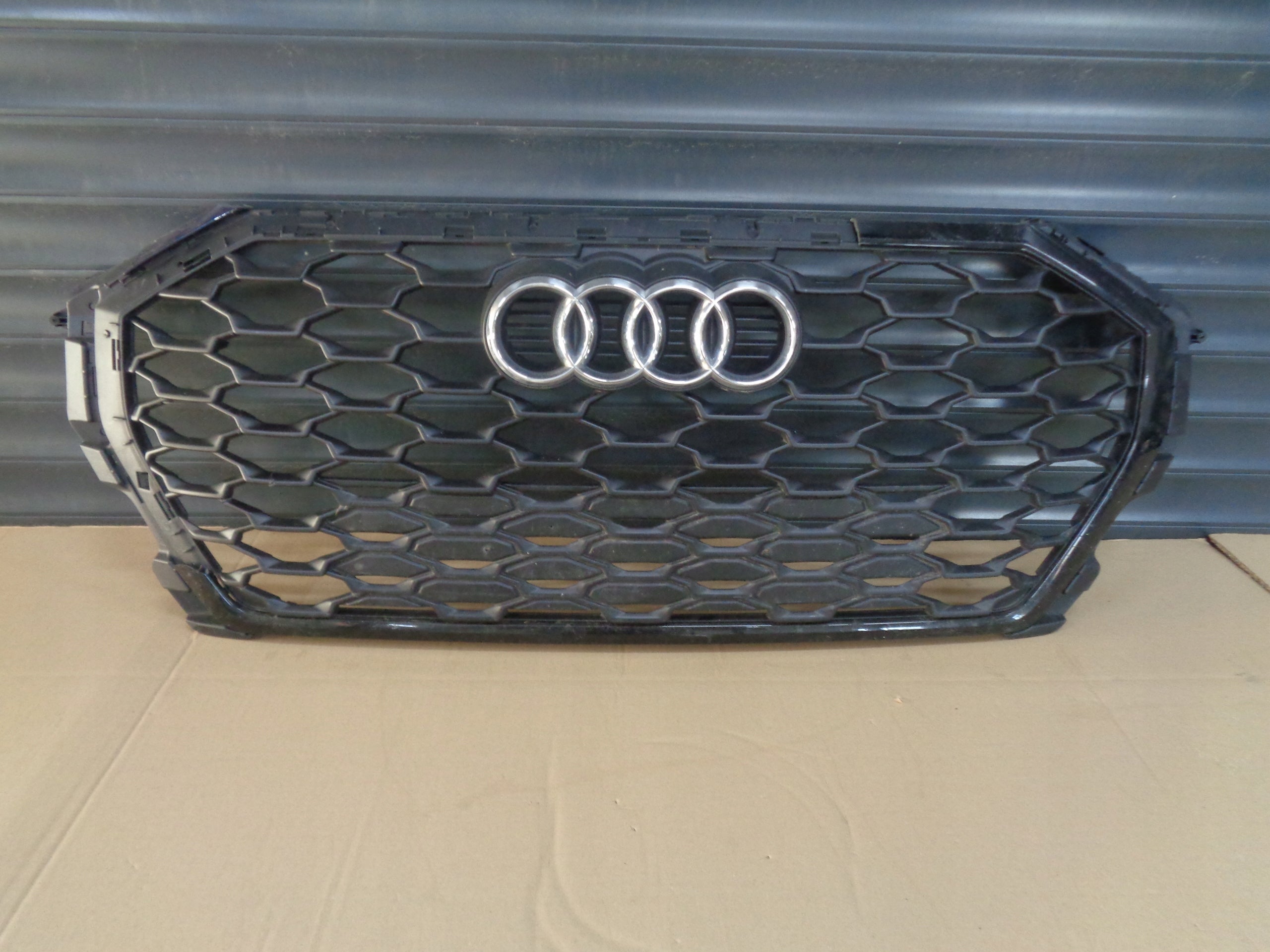 Kühlergrill Audi Q3 83A FRONTGRILL 83F853651Q3 Kühlergitter