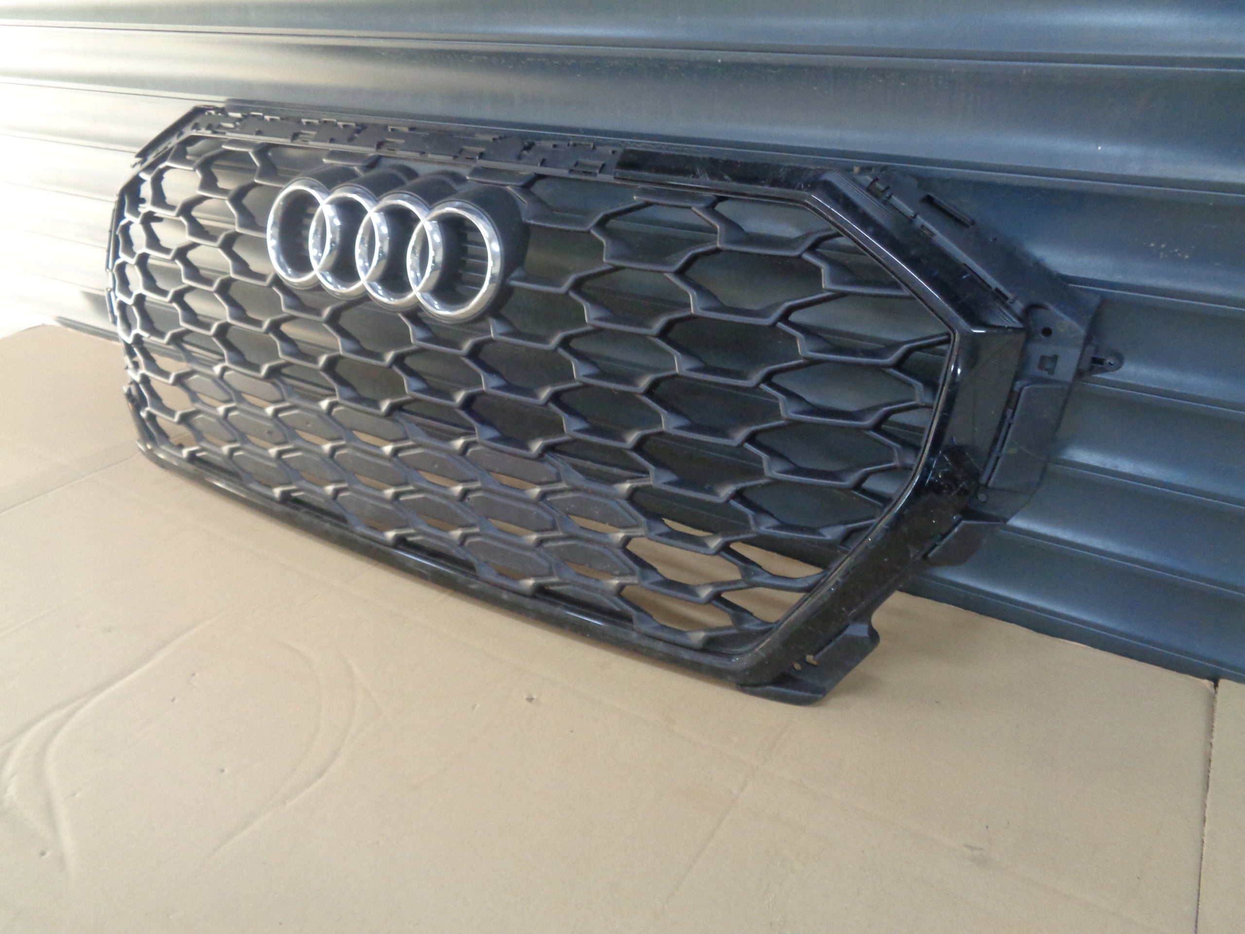 Kühlergrill Audi Q3 83A FRONTGRILL 83F853651Q3 Kühlergitter