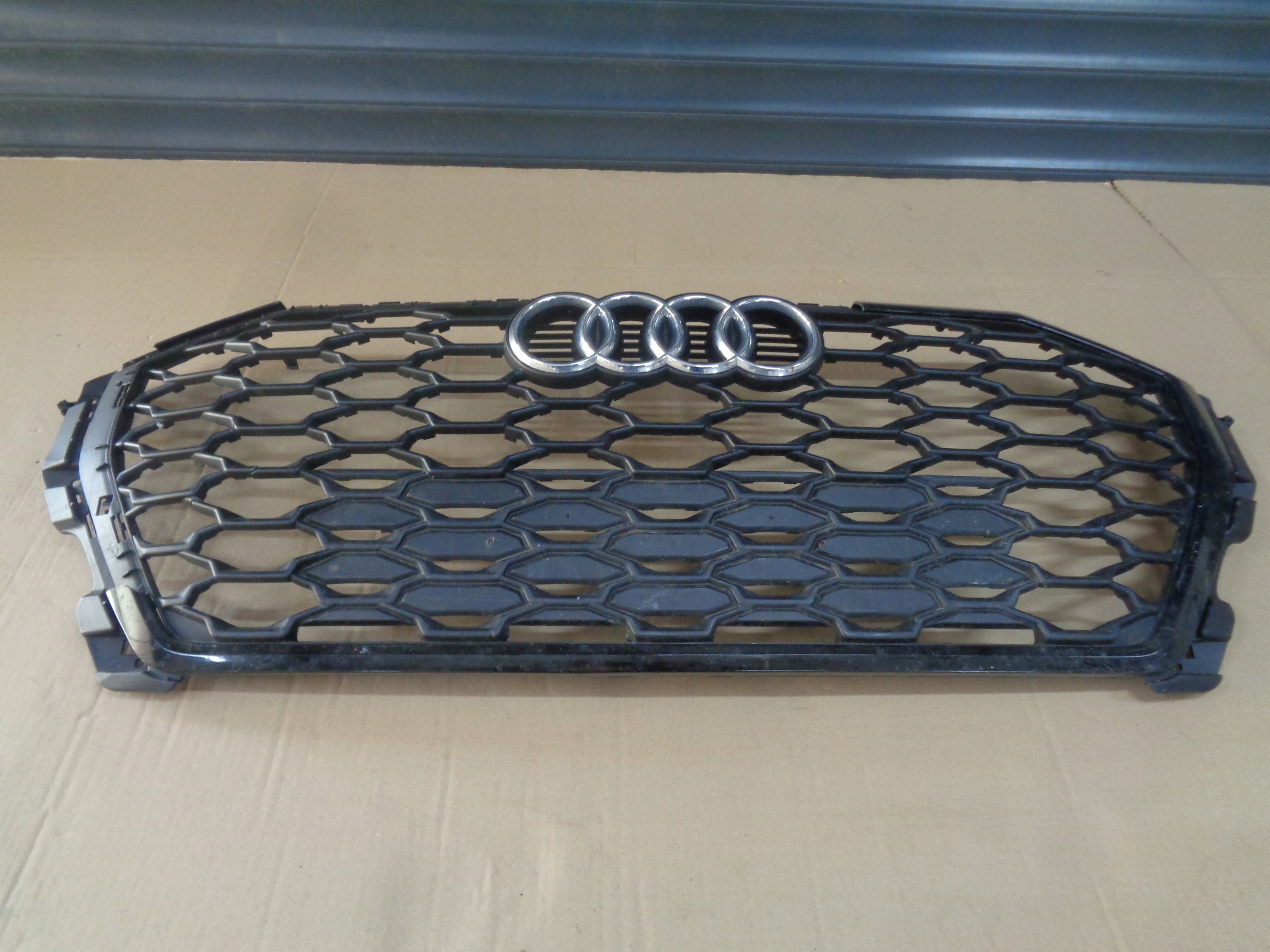 Kühlergrill Audi Q3 83A FRONTGRILL 83F853651Q3 Kühlergitter