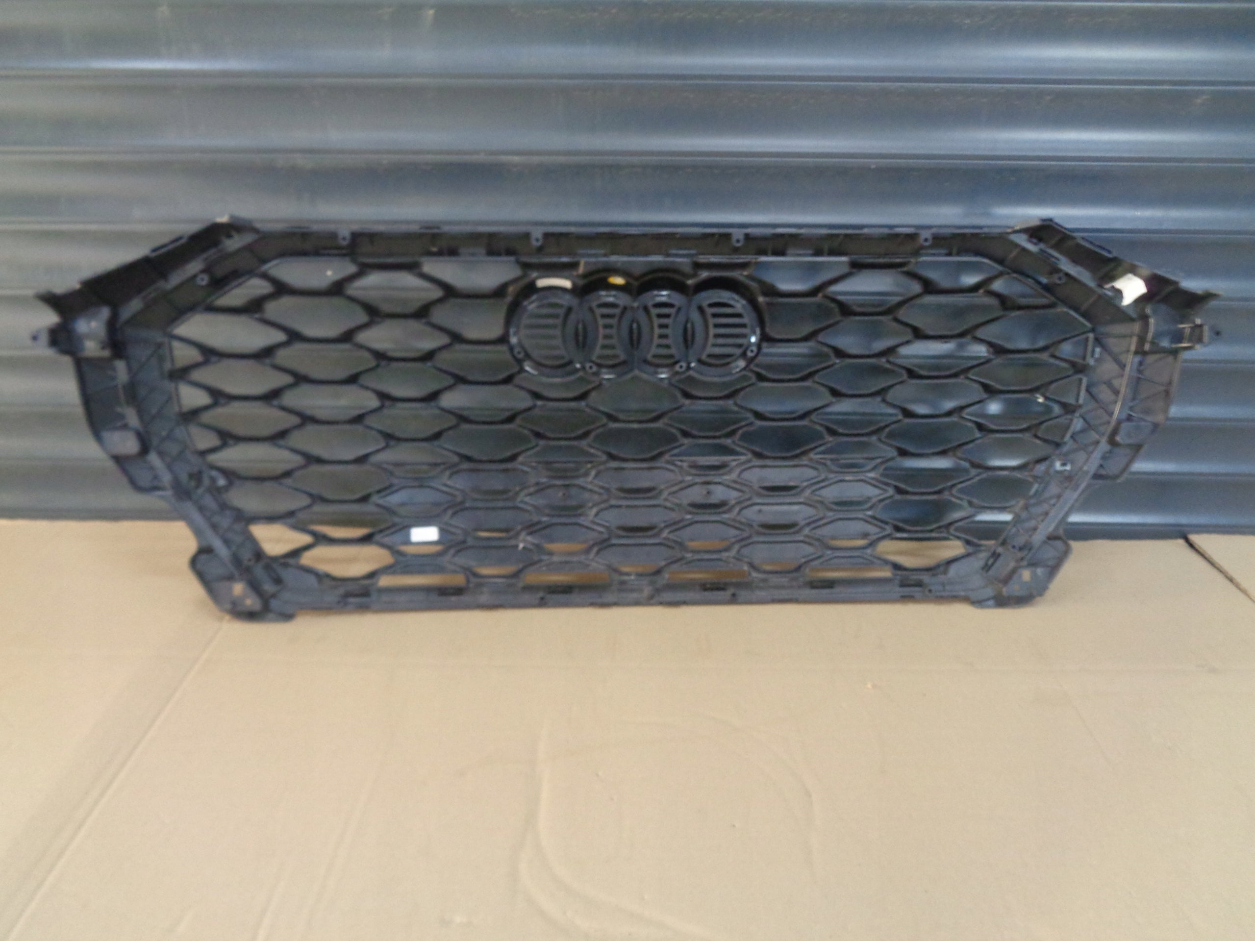 Kühlergrill Audi Q3 83A FRONTGRILL 83F853651Q3 Kühlergitter