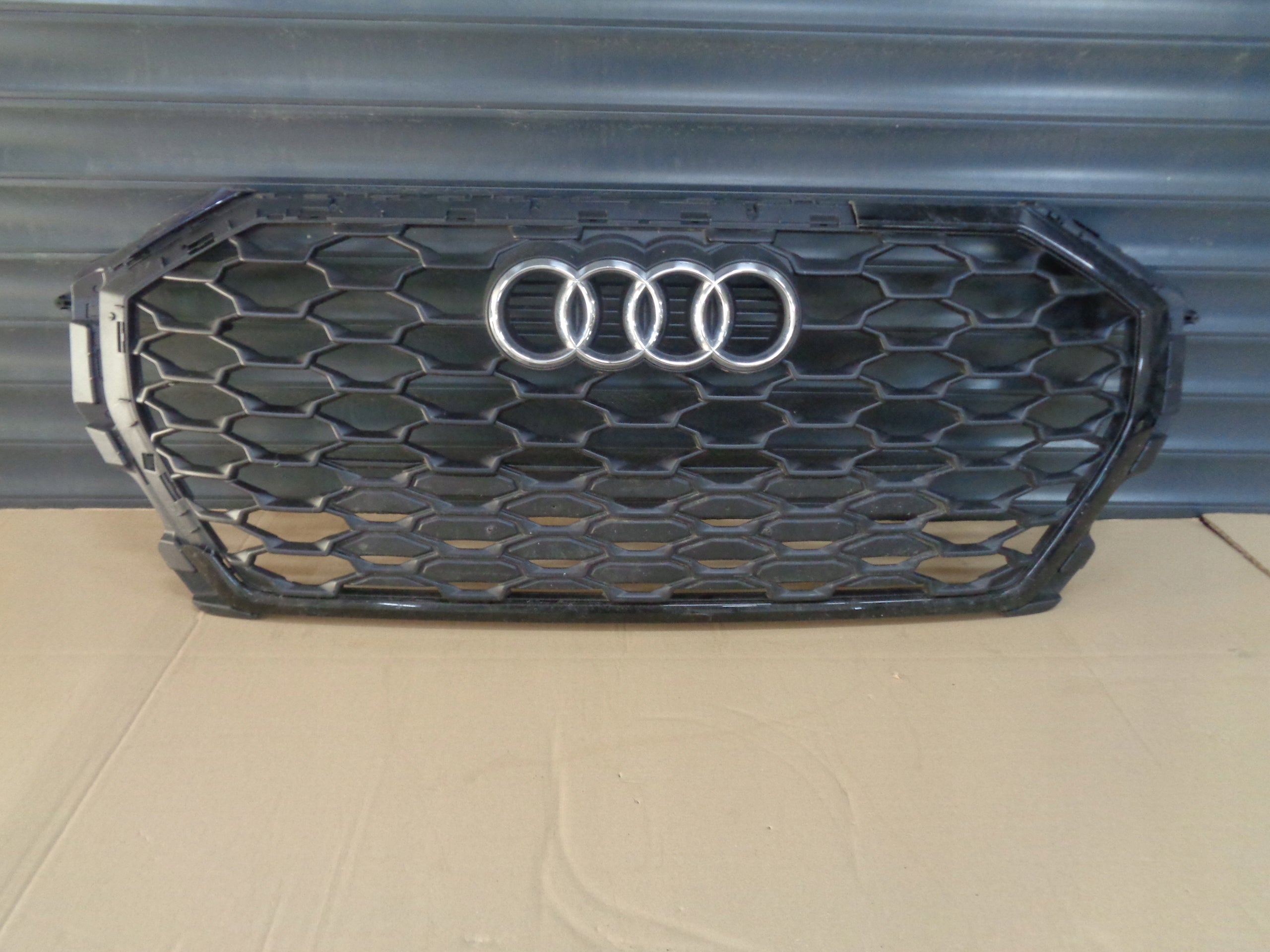 Kühlergrill Audi Q3 83A FRONTGRILL 83F853651Q3 Kühlergitter